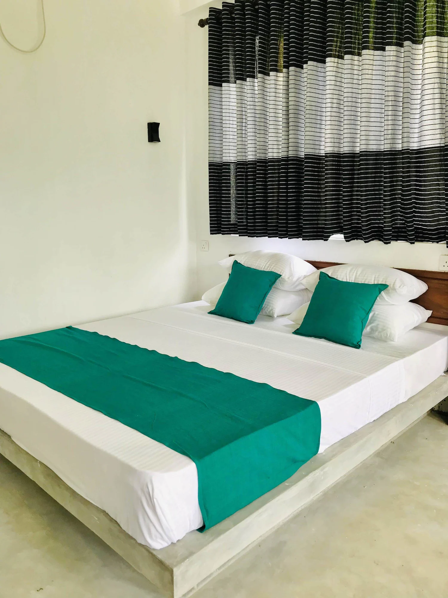 Single Suite with mountain view full double bed