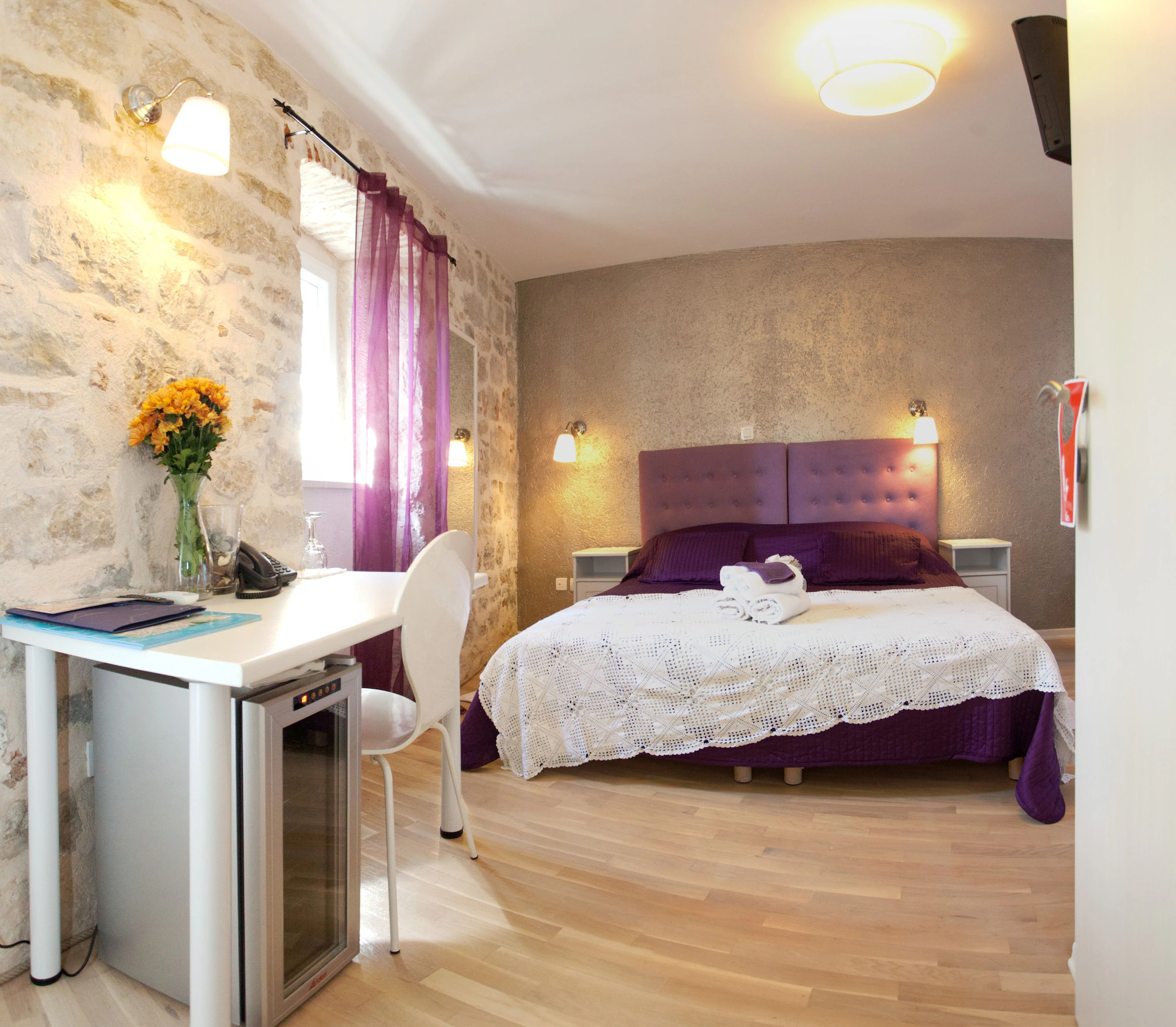 Deluxe Double room with garden view full double bed