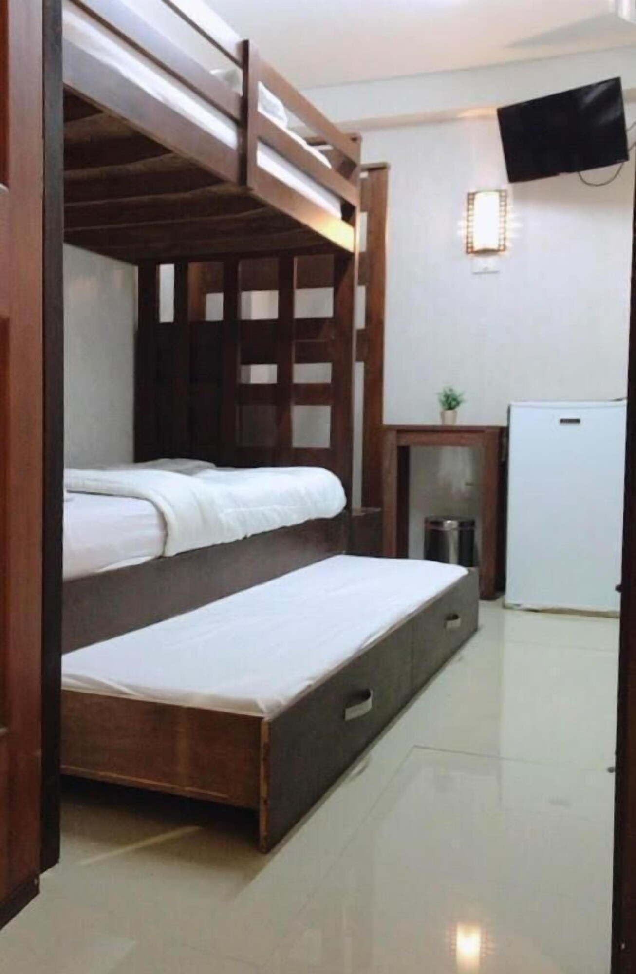 Standard Single room full double bed