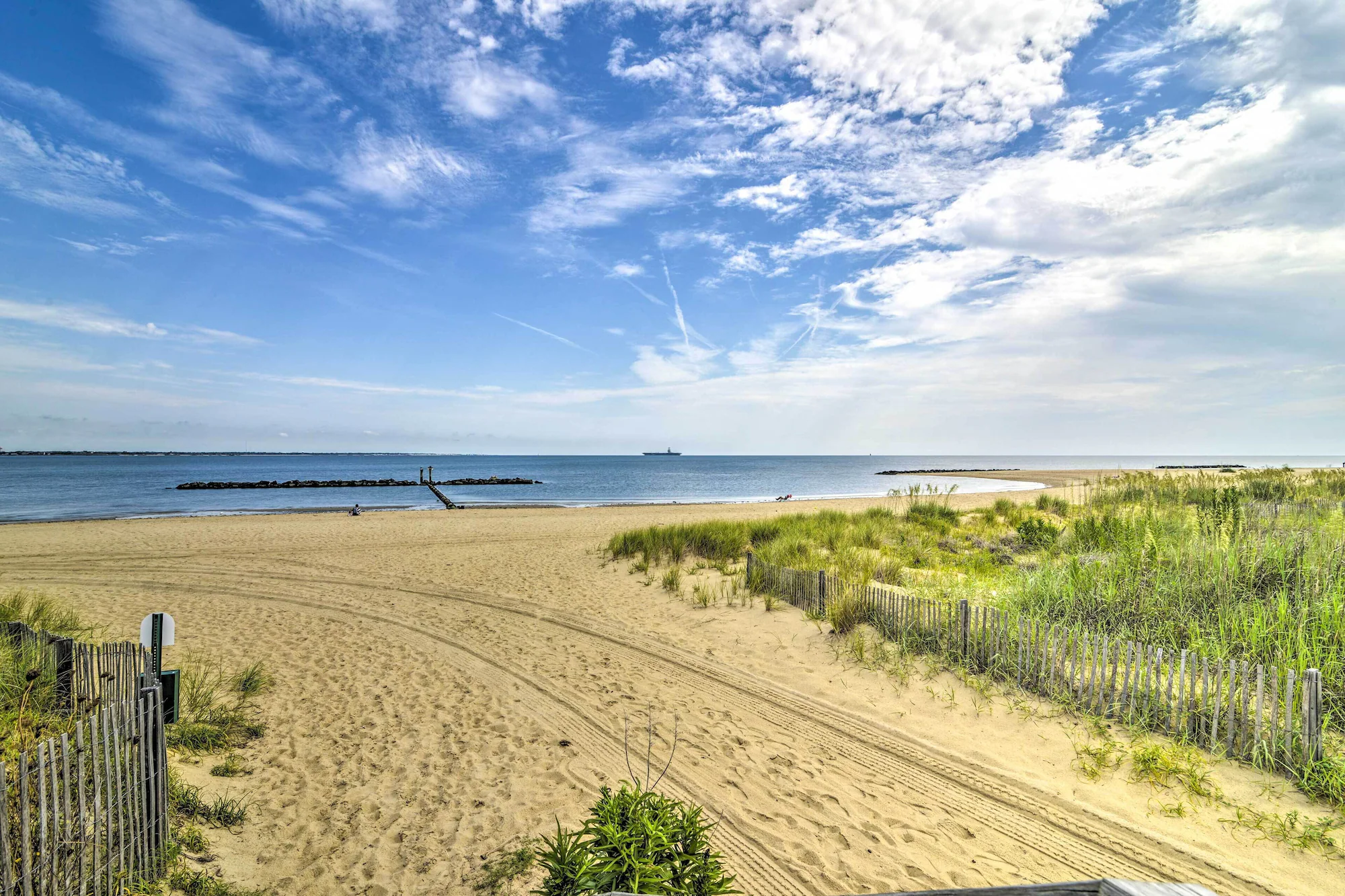 Inviting Norfolk Family Retreat: 1 Block To Beach! - Norfolk, VA