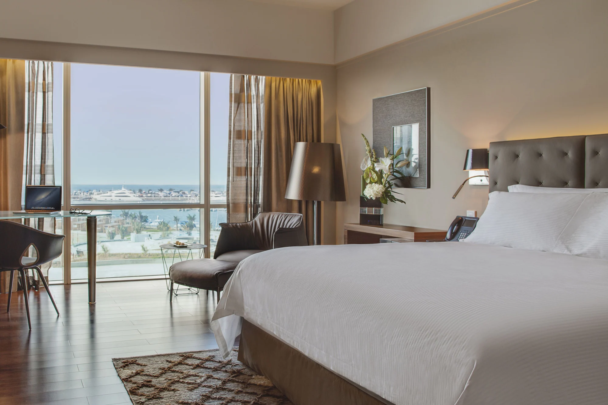 Club Double Suite full double bed