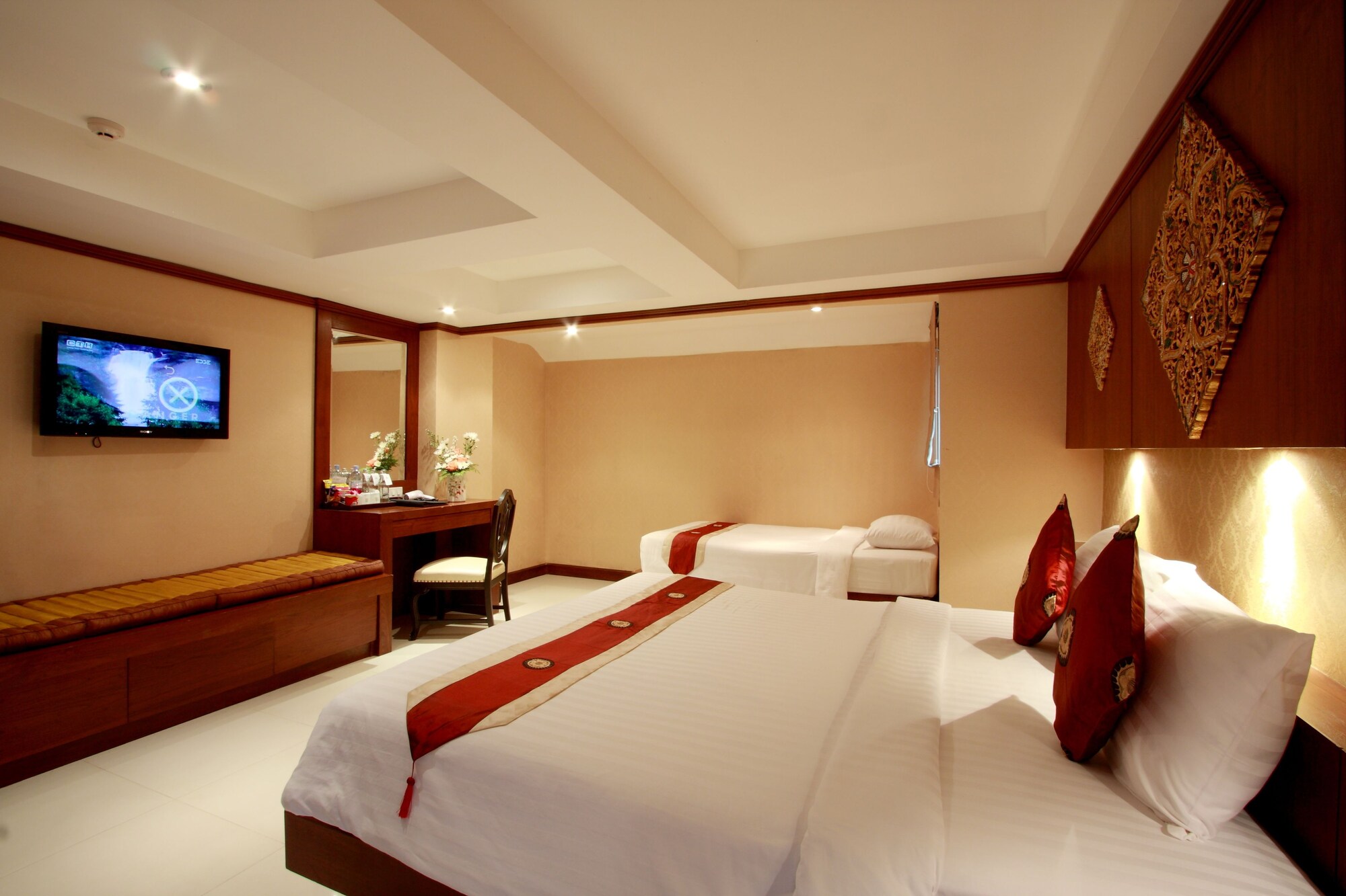 1 Bedroom Double Suite with city view full double bed
