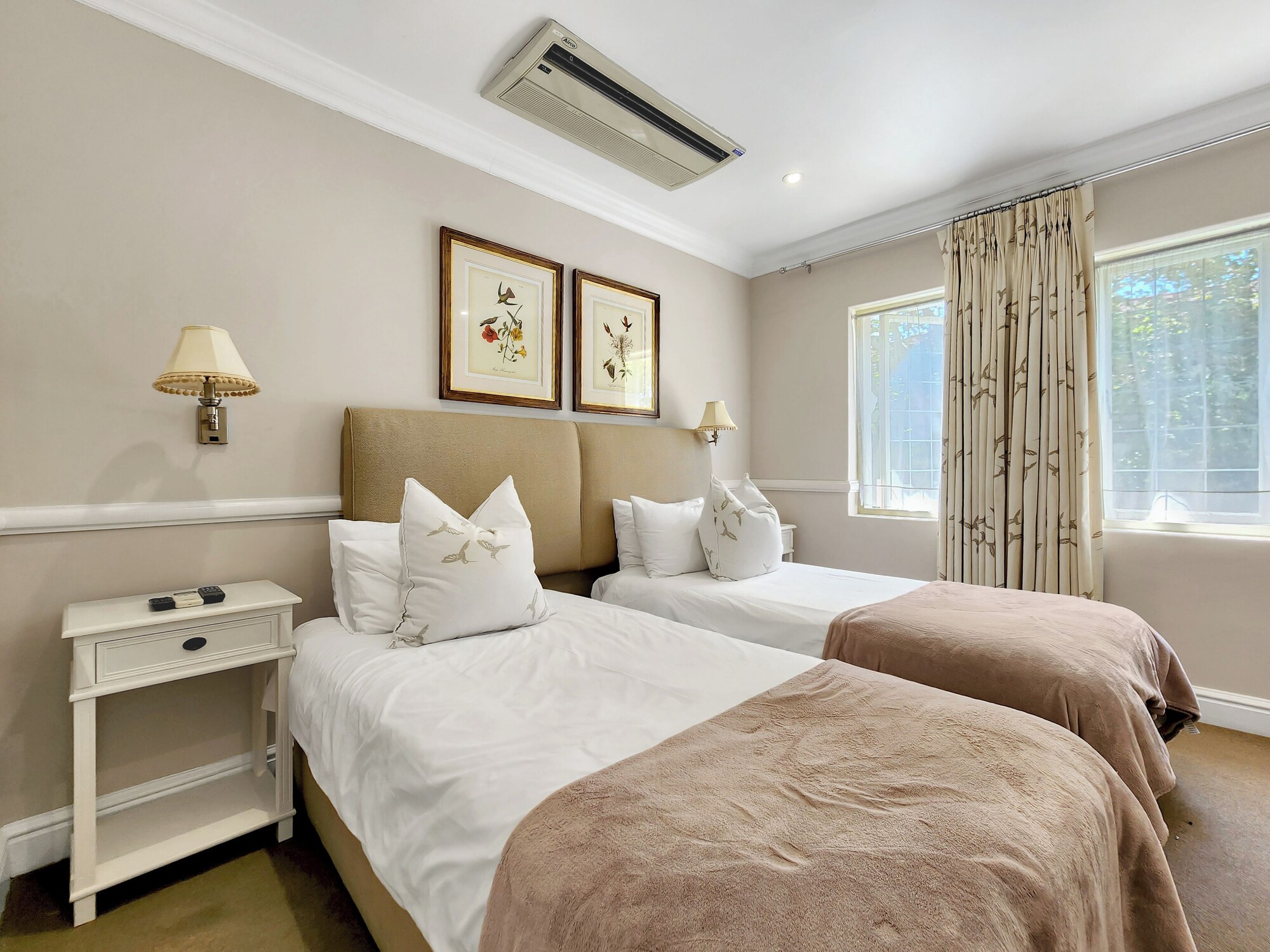Luxury Double Suite full double bed