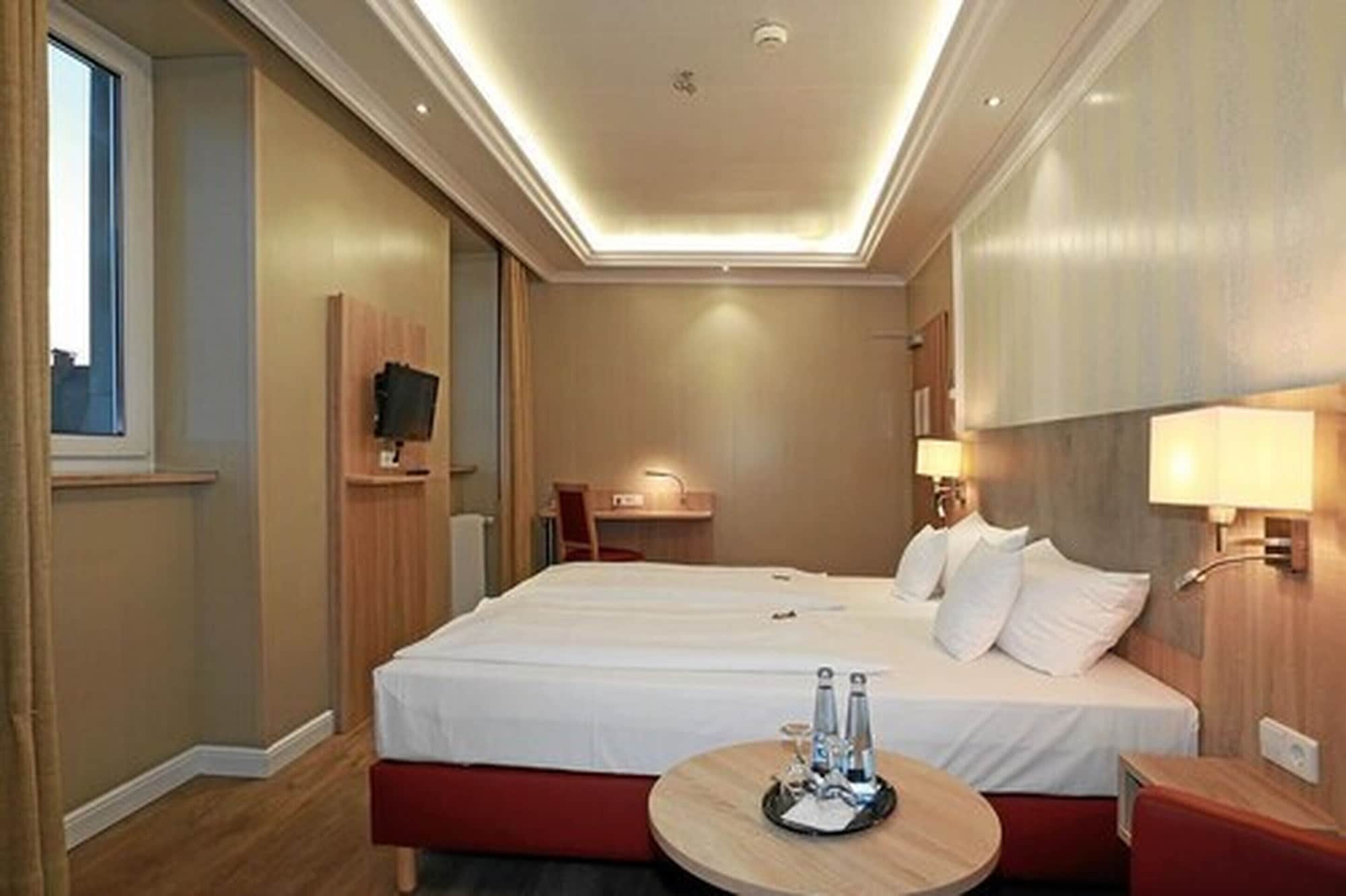 Comfort Single room with courtyard view single bed
