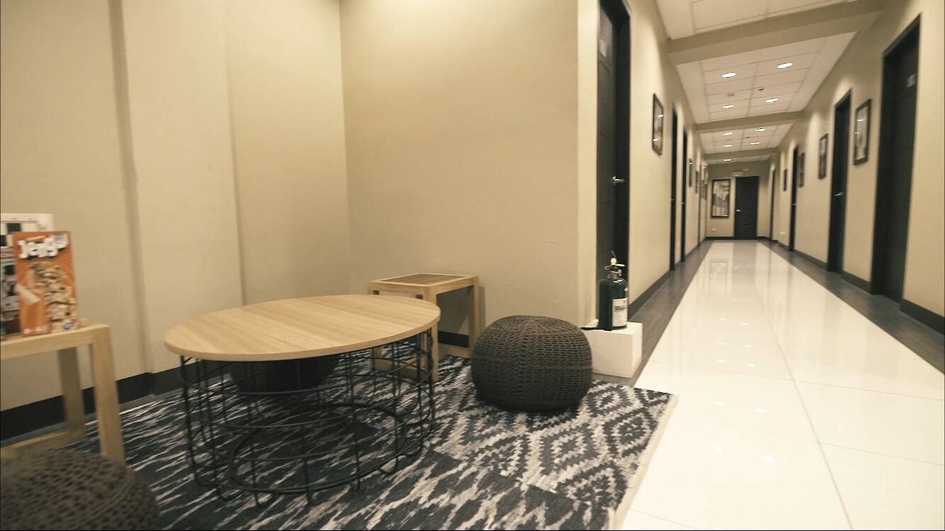 Hometown Hotel Makati Edsa exterior