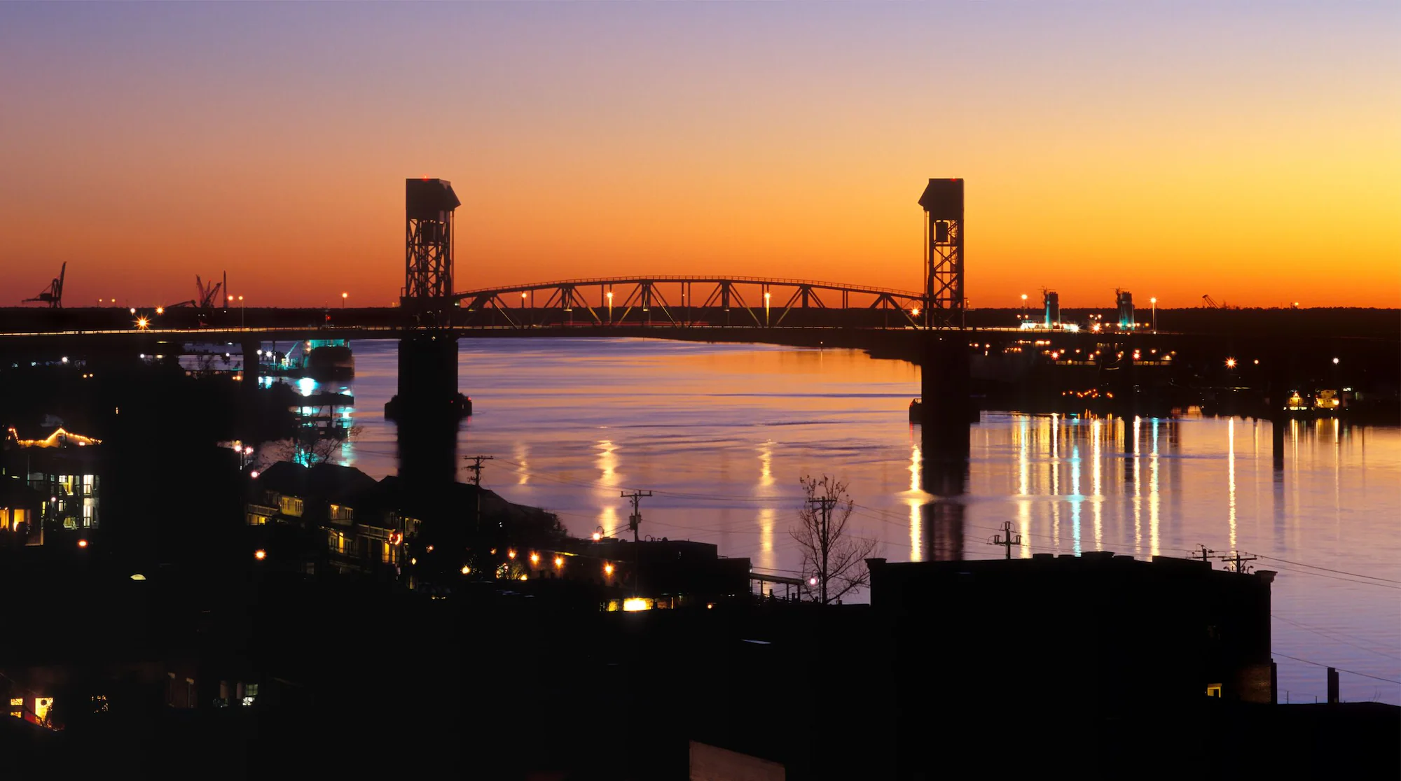 1 Bedroom Parlor Double Suite with historic city view full double bed