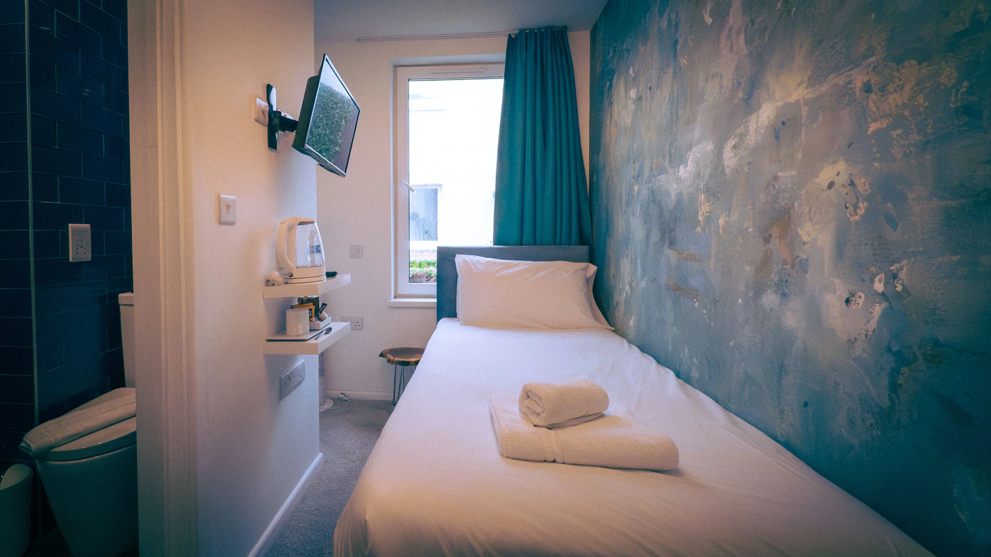 Deluxe Double room with balcony and with sea view full double bed