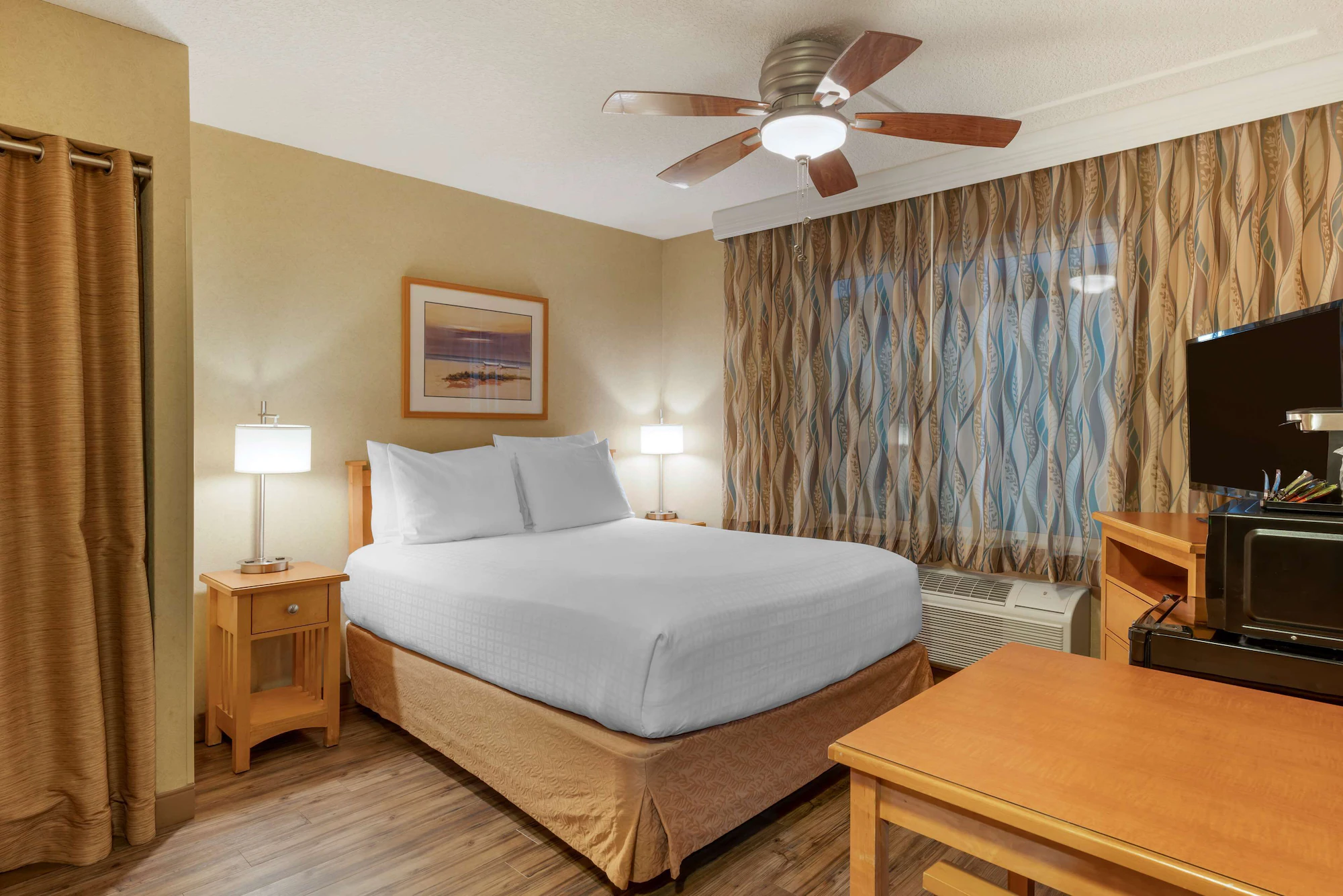 Double room with balcony and with partial ocean view twin beds