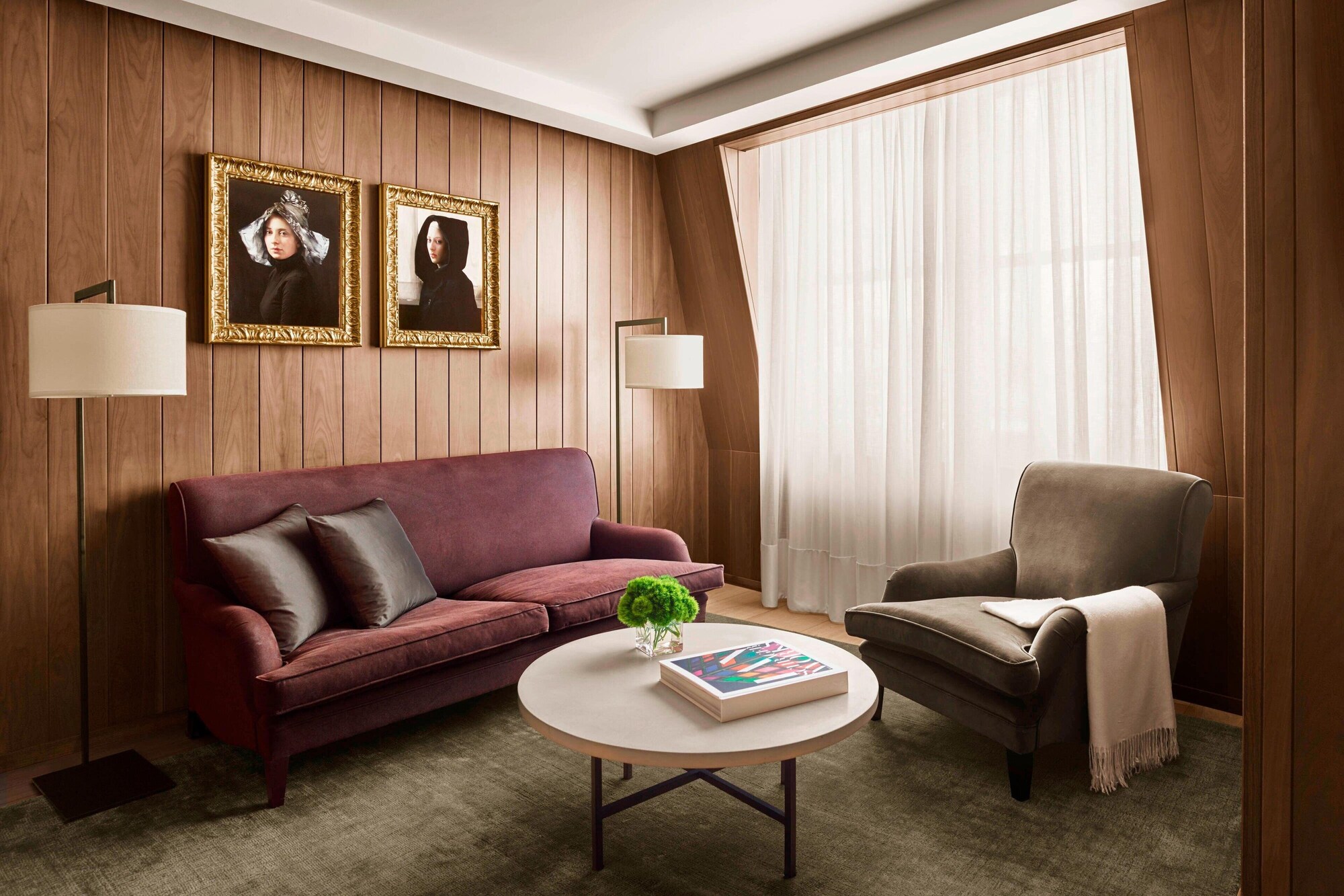 1 Bedroom Fitzrovia Double Suite full double bed