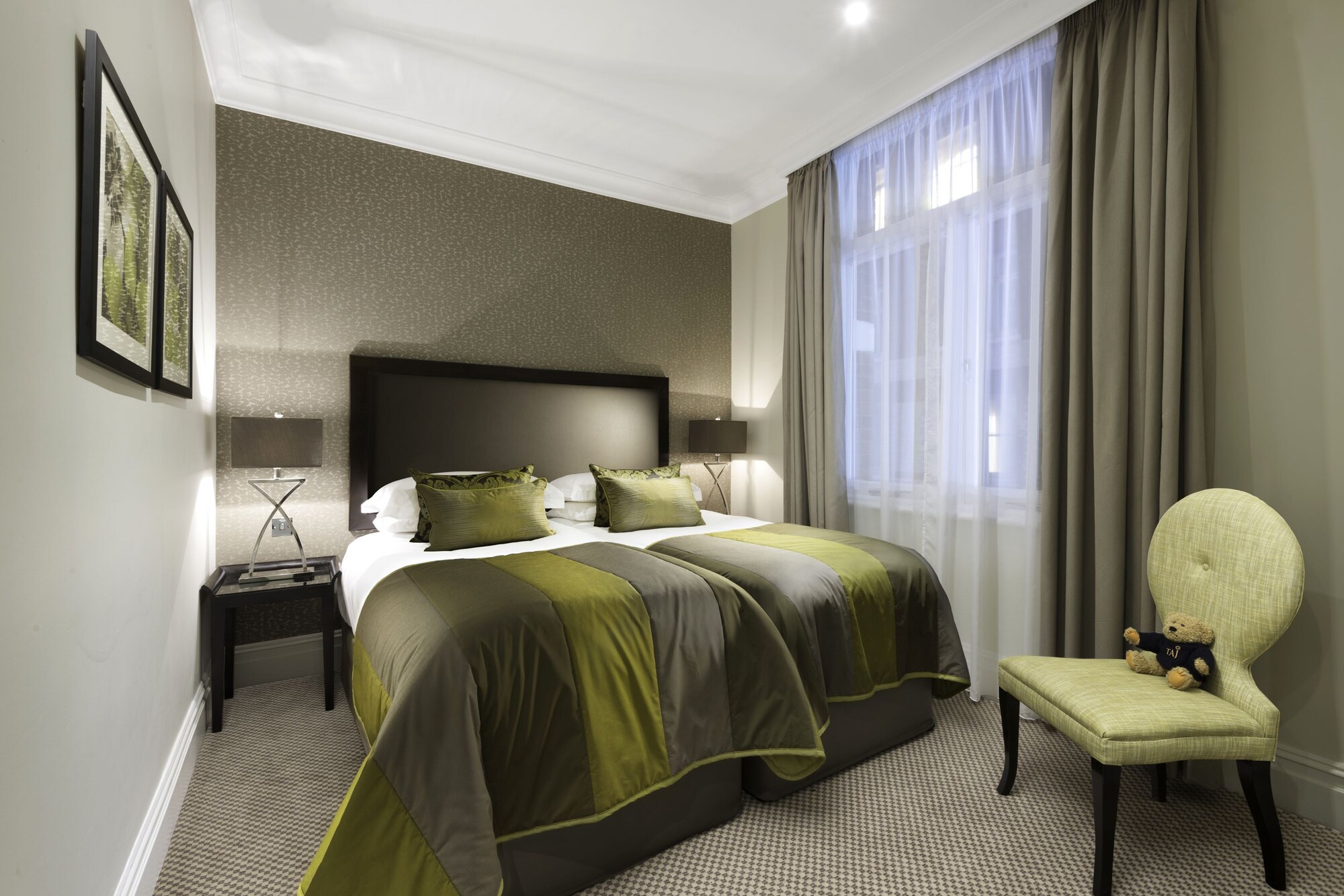 1 Bedroom Falconers Double Suite full double bed