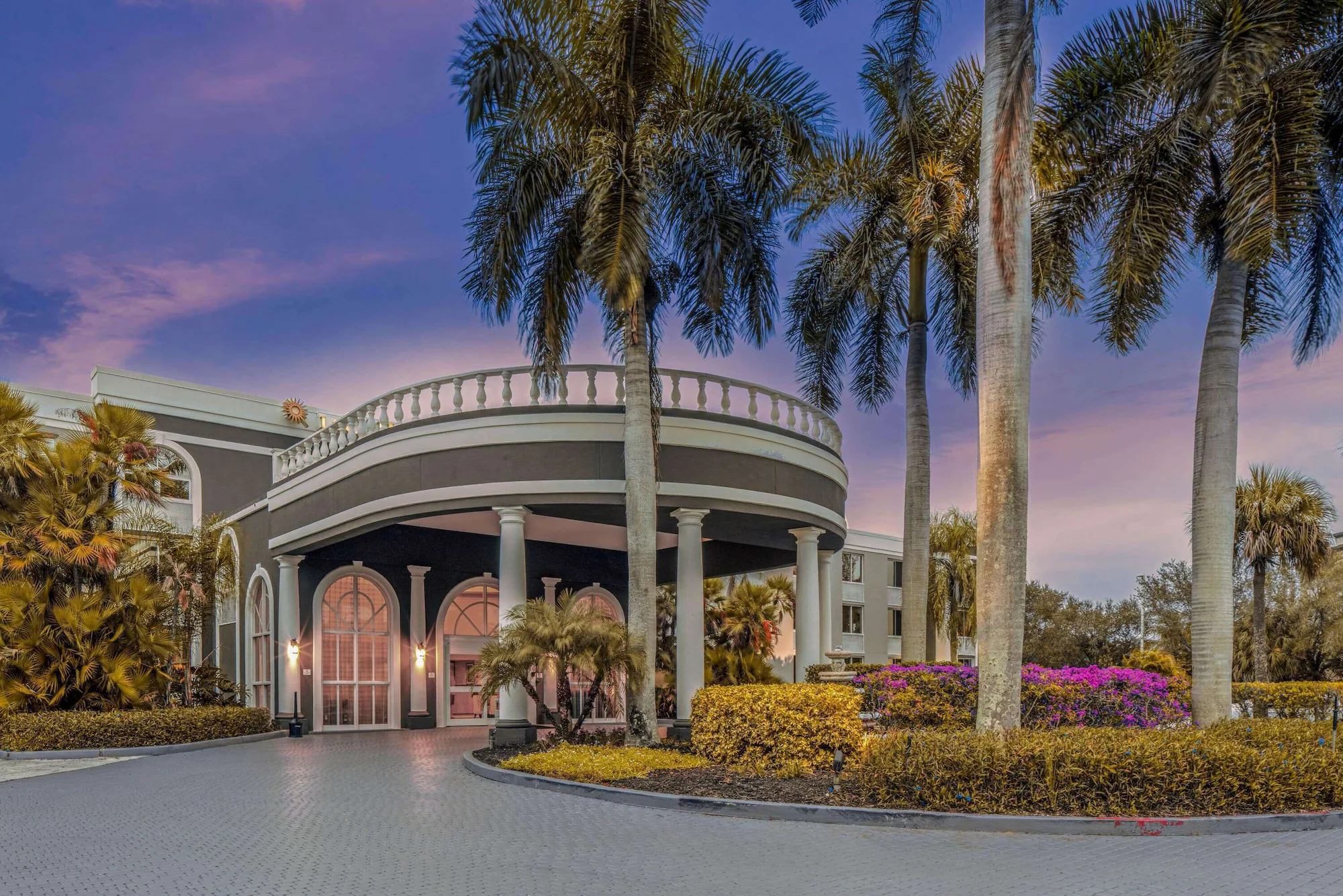 La Quinta Inn & Suites By Wyndham Naples Downtown - Naples, FL