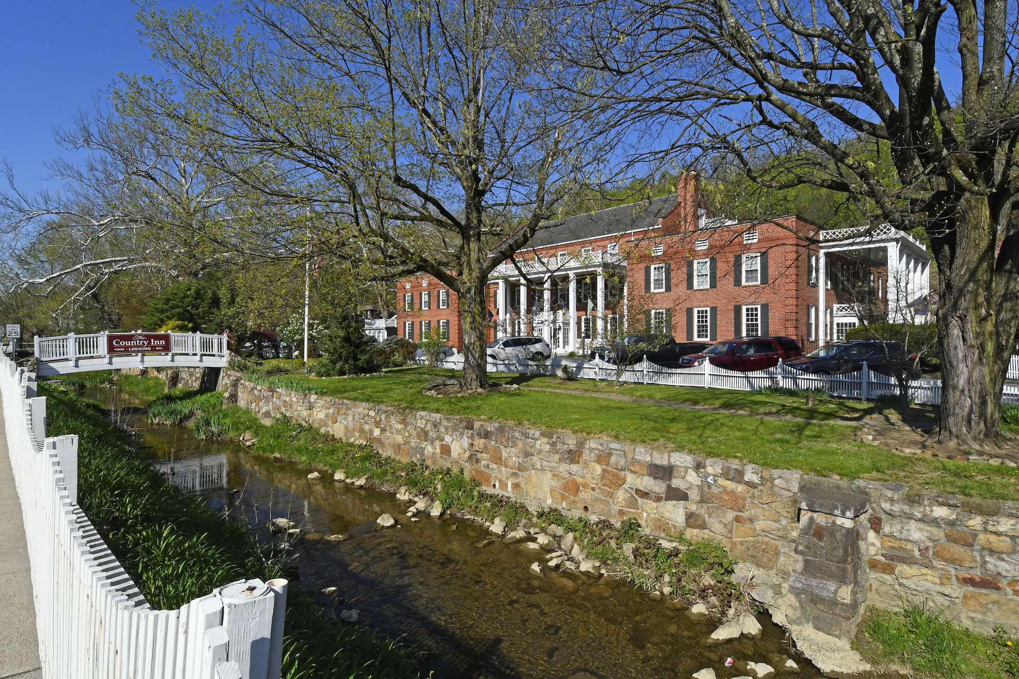 The Country Inn of Berkeley Springs exterior
