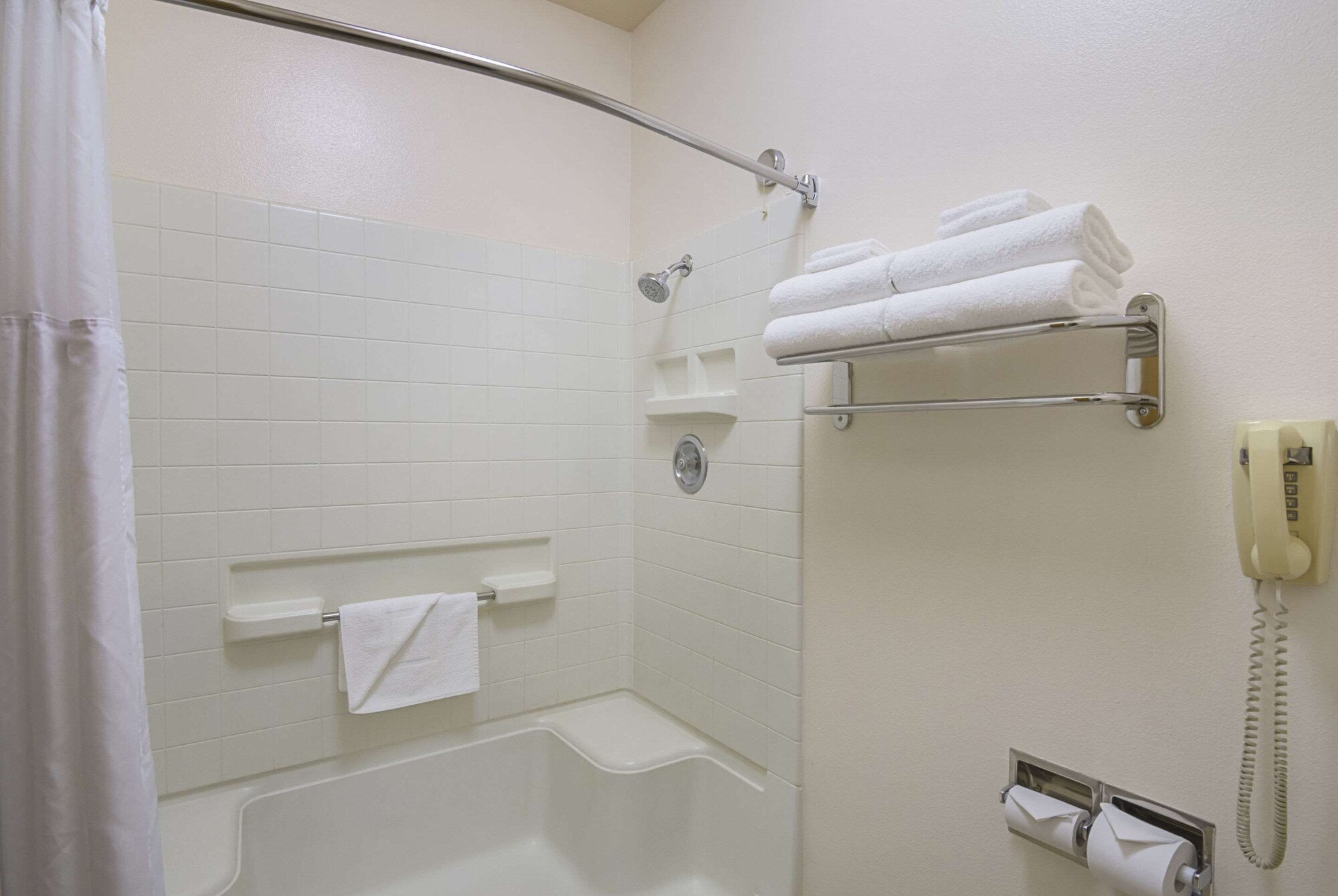 Quality Inn Fresno Yosemite Airport exterior