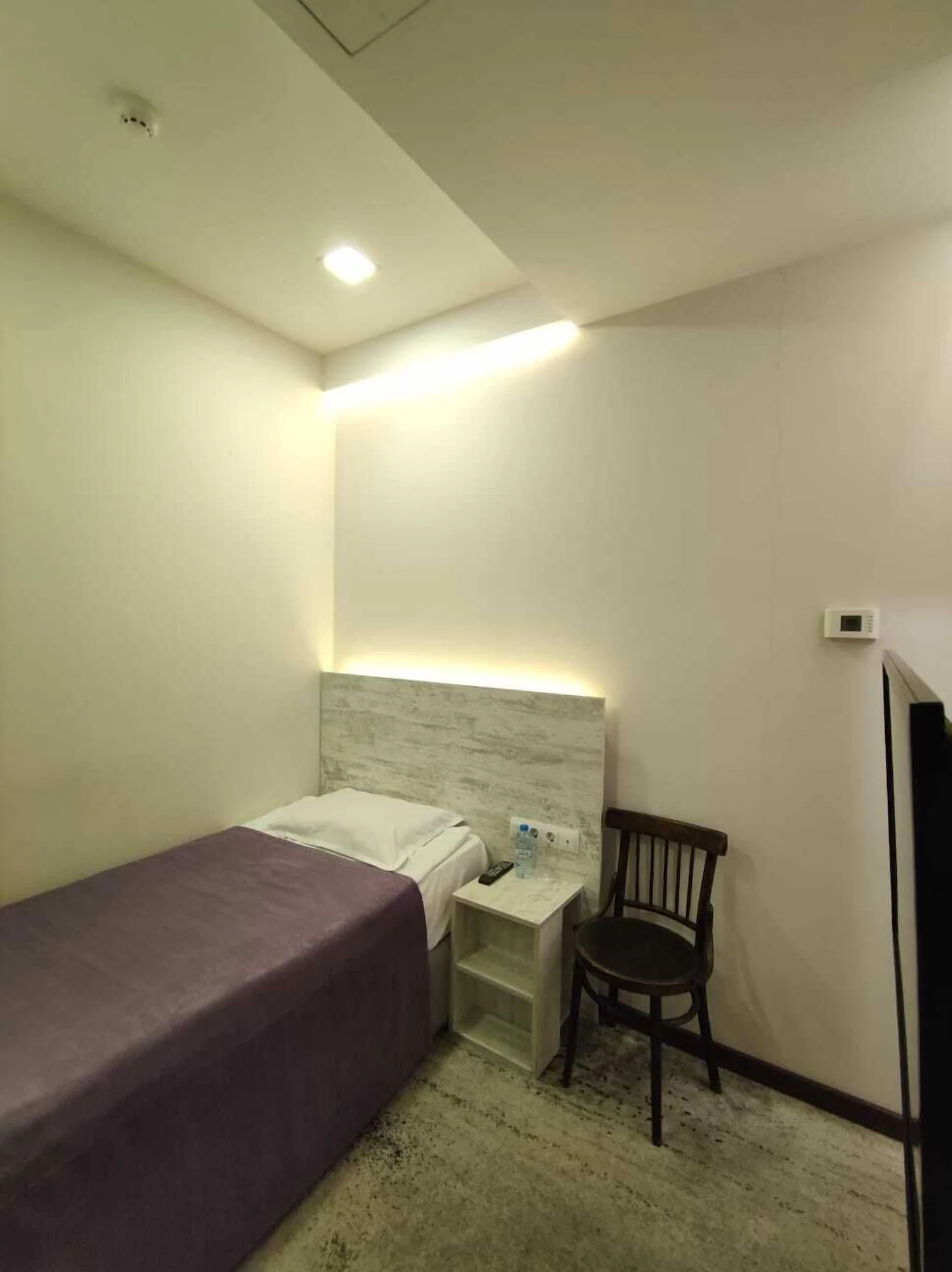 Standard Double room with city view full double bed
