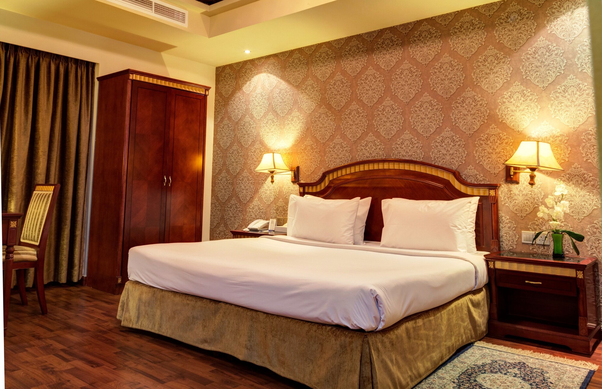 Double Suite Room full double bed