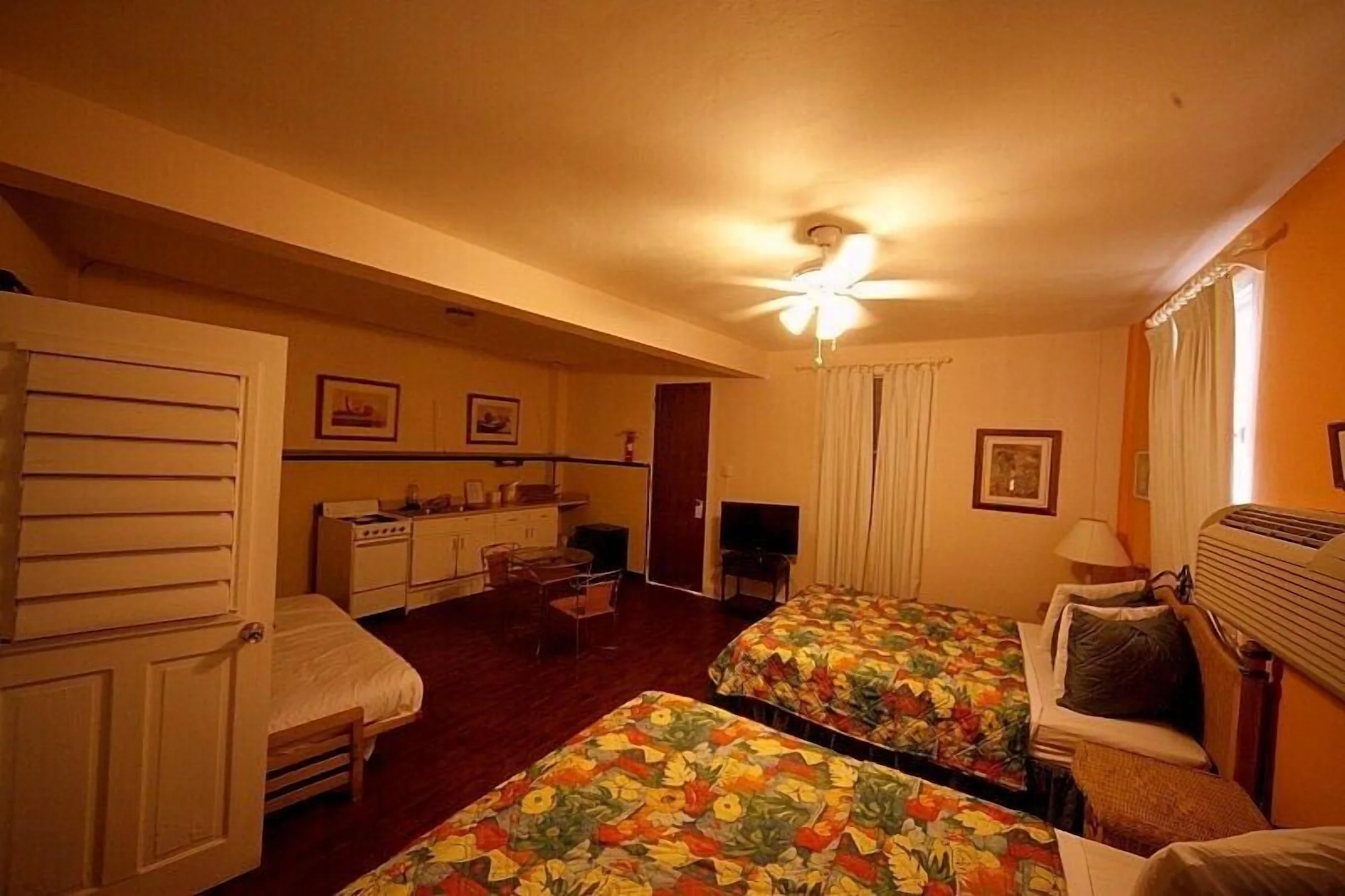 Deluxe Single room full double bed