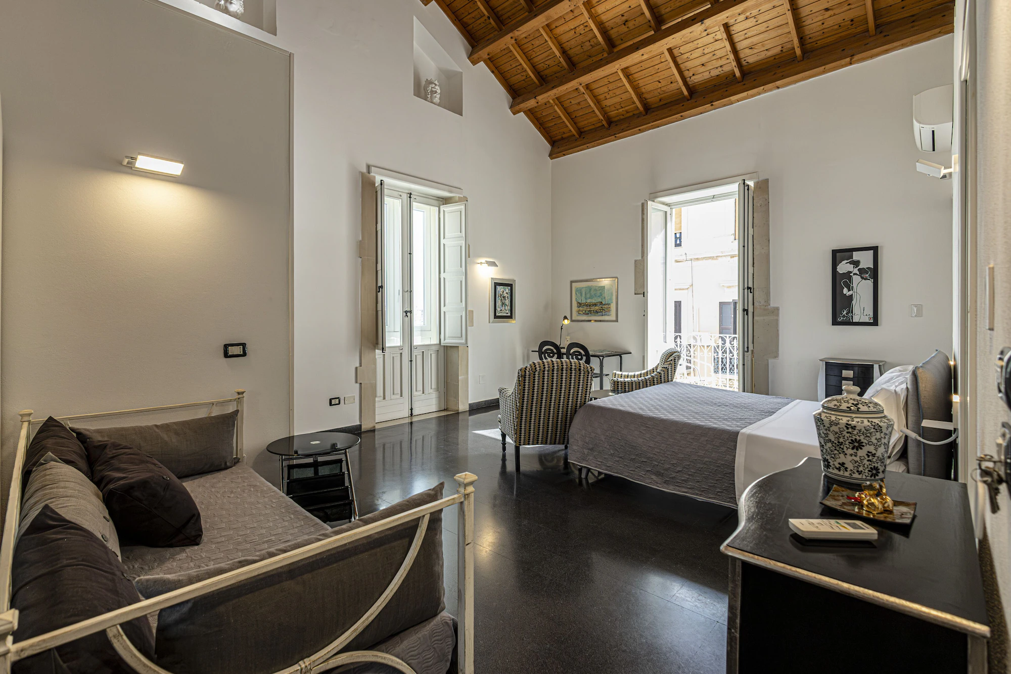 Classic Double Suite with balcony twin beds