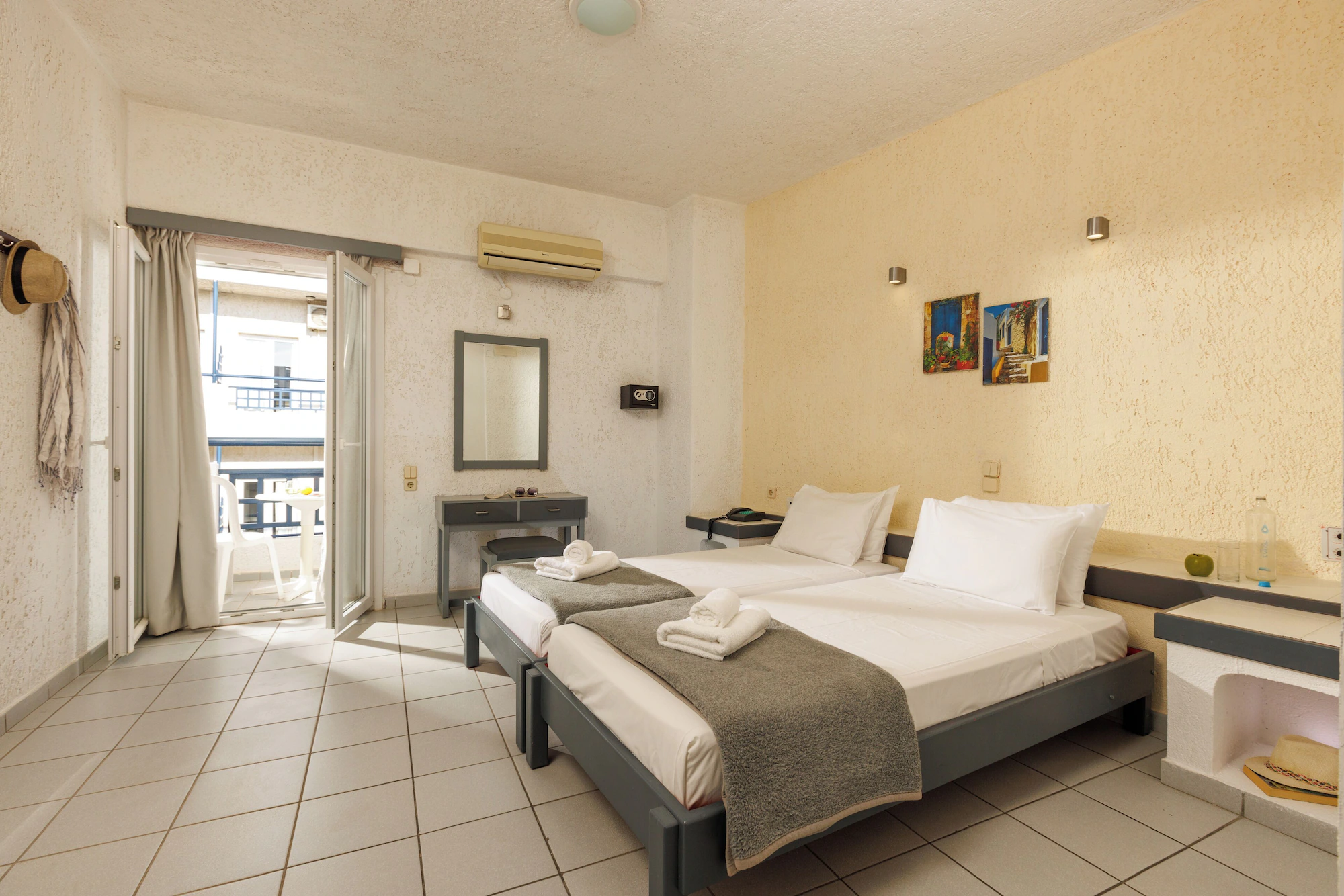 1 Bedroom Standard Double room twin beds