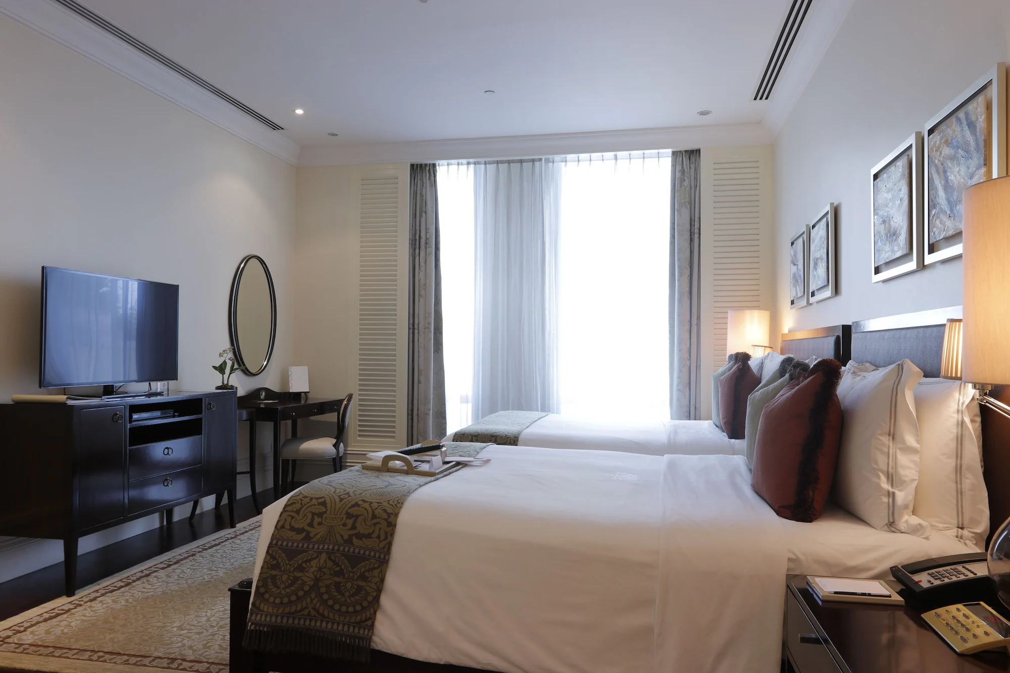Raffles Makati exterior