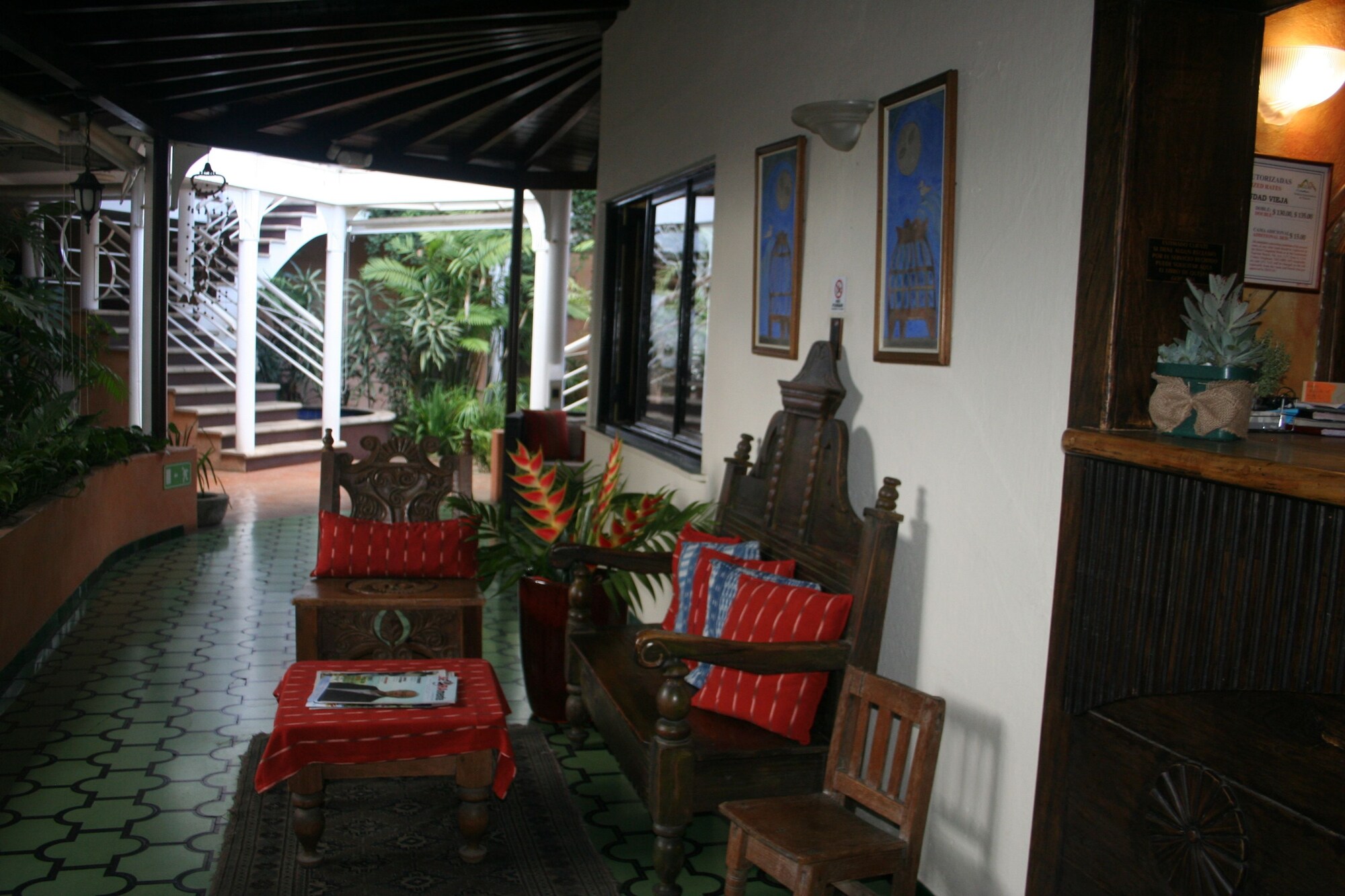 Hotel Ciudad Vieja exterior