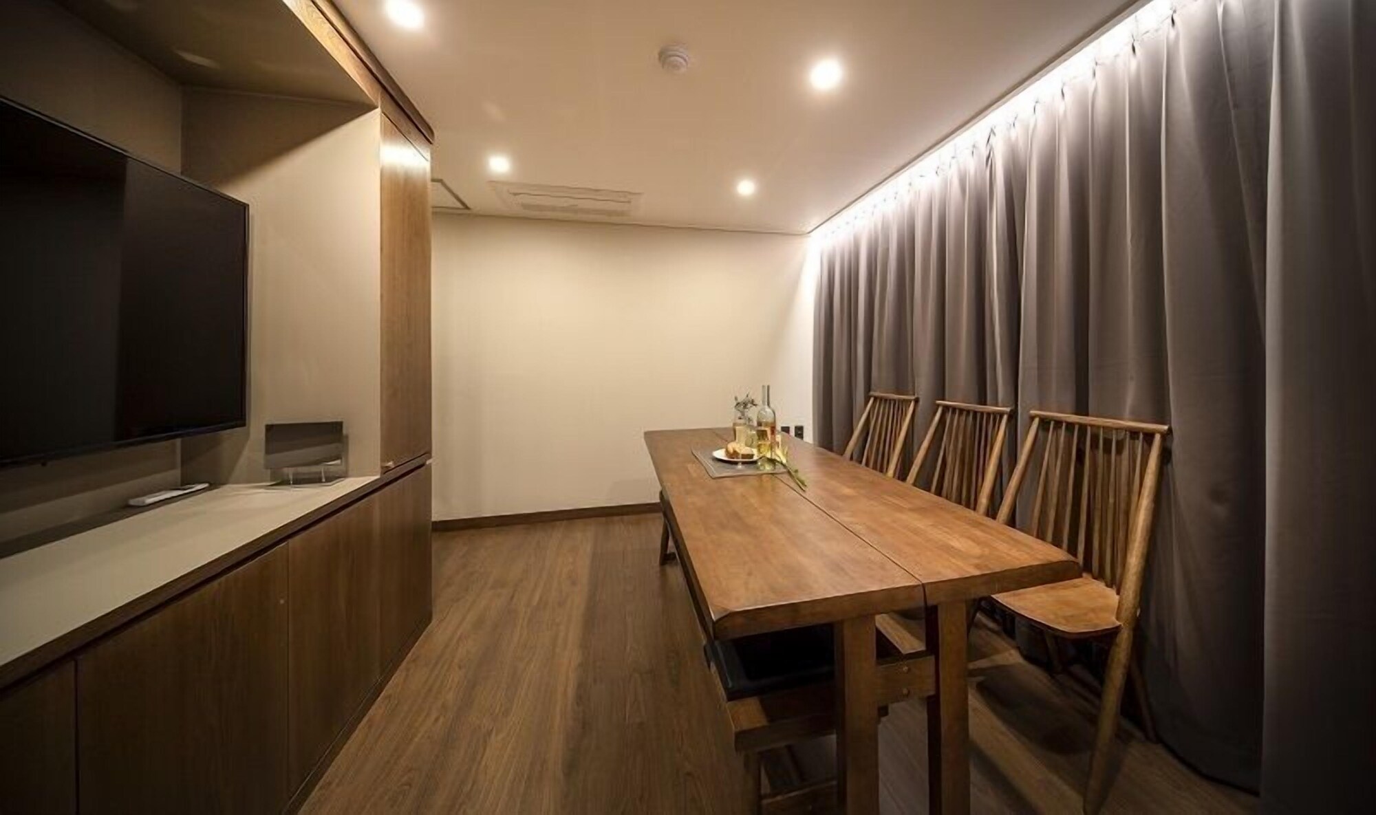 1 Bedroom Standard Single room full double bed