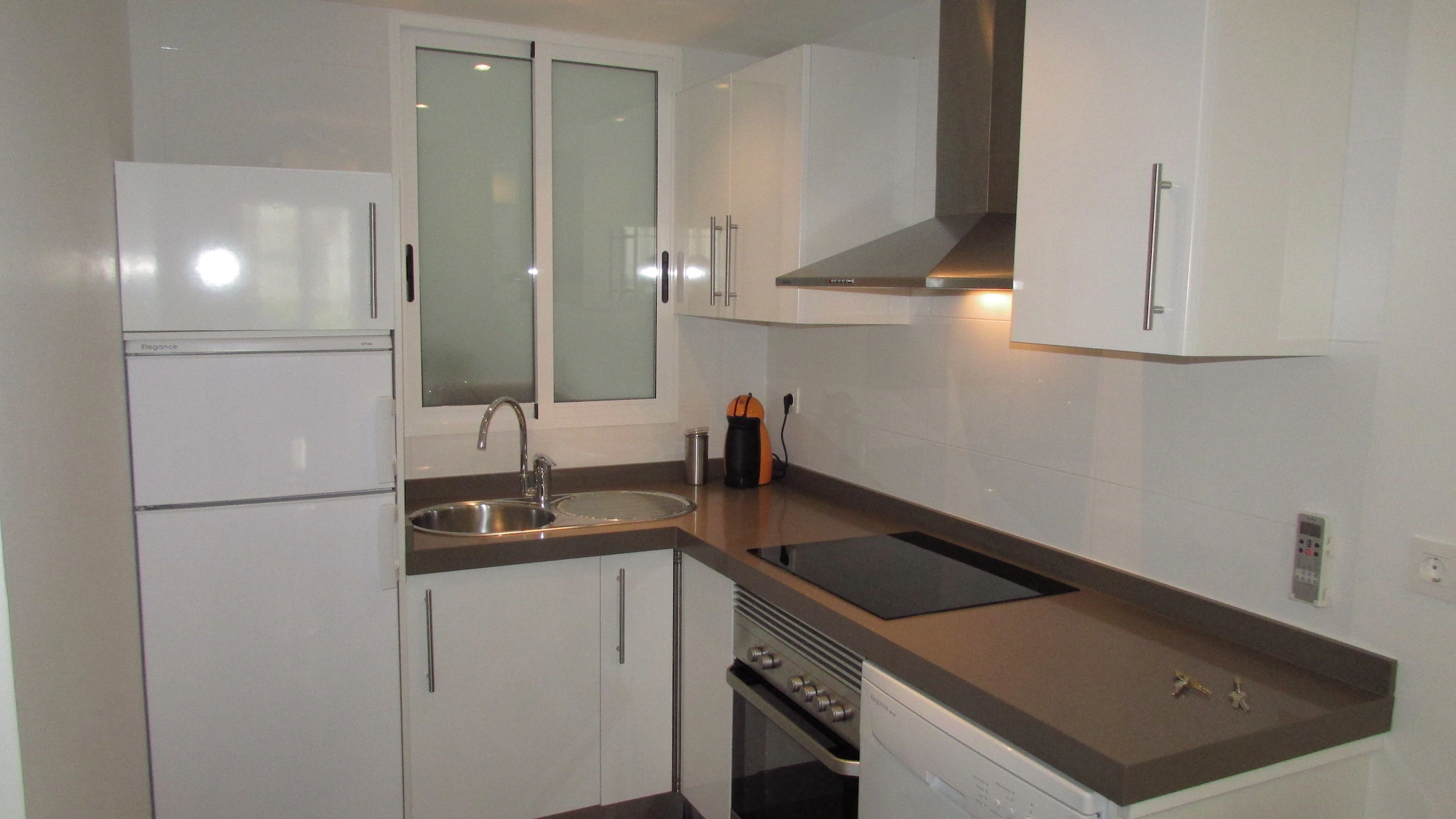 1 Bedroom Double Apartment full double bed
