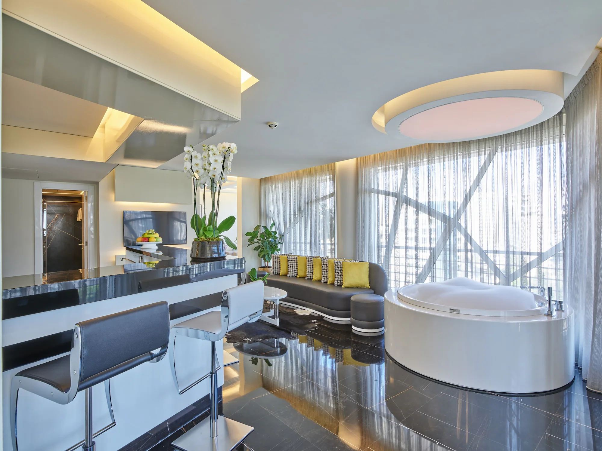 Deluxe Double room with city view twin beds