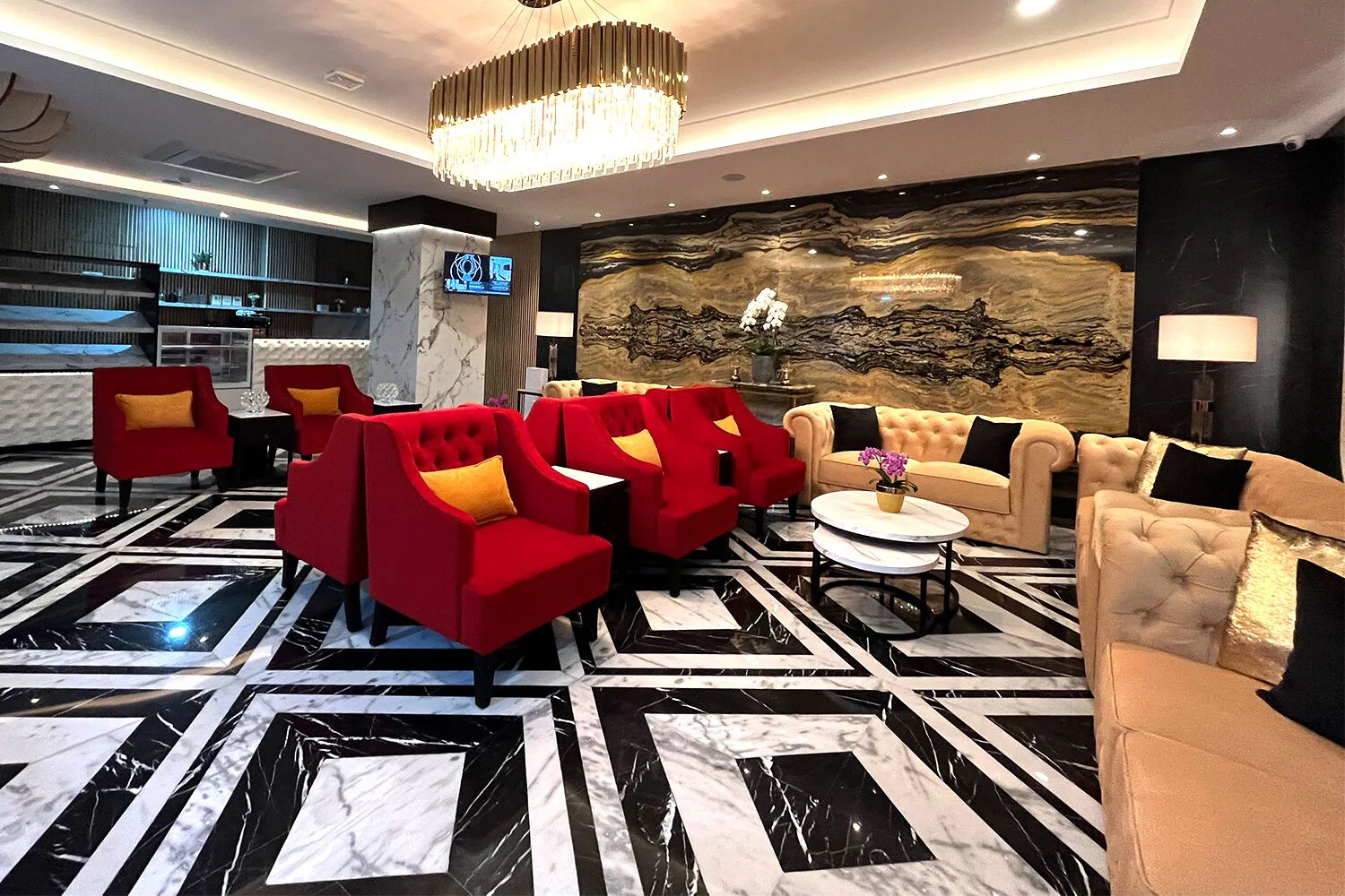 Deluxe Double room with street view full double bed