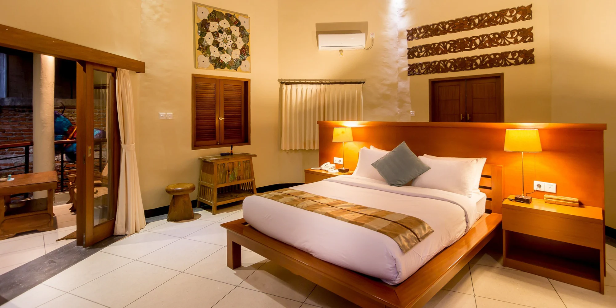 2 Bedrooms Quadruple Villa