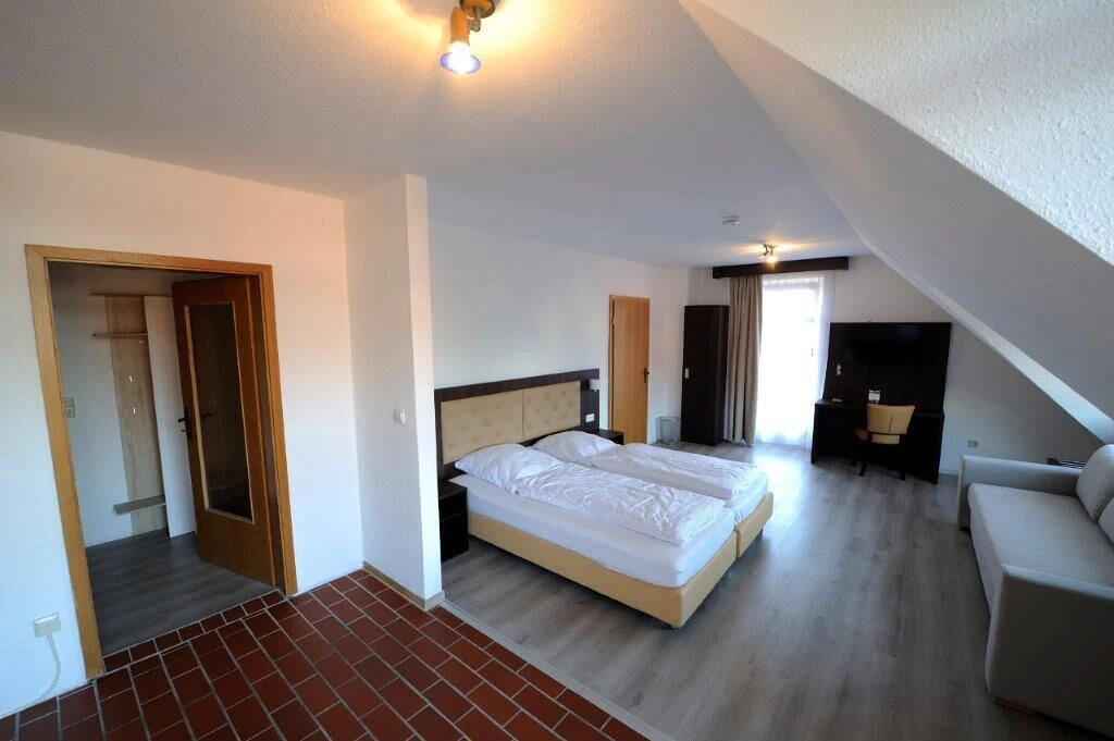 Classic Double Studio twin beds