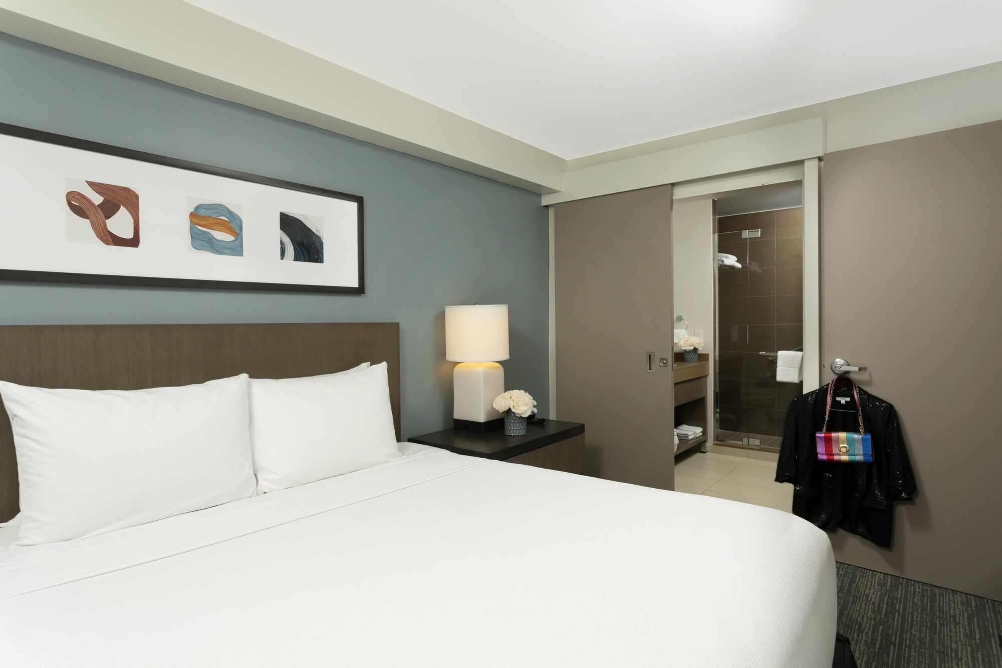 1 Bedroom Accessible Double Kitchen Suite with bay view twin beds
