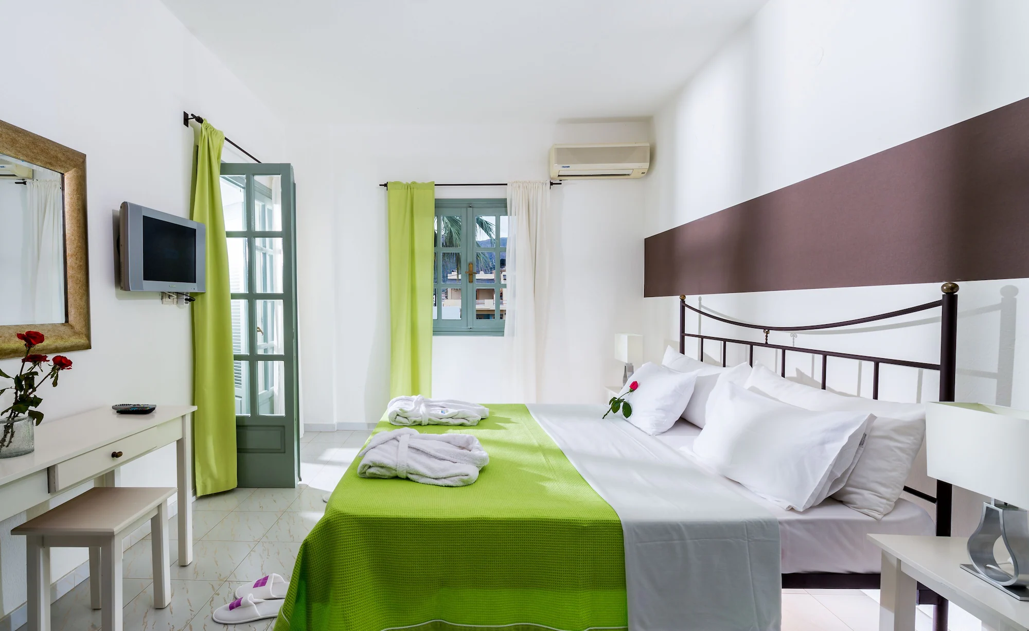 1 Bedroom Double Apartment full double bed