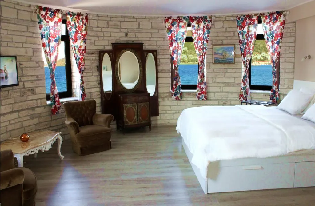 Nemrut Bay Otel - Foça