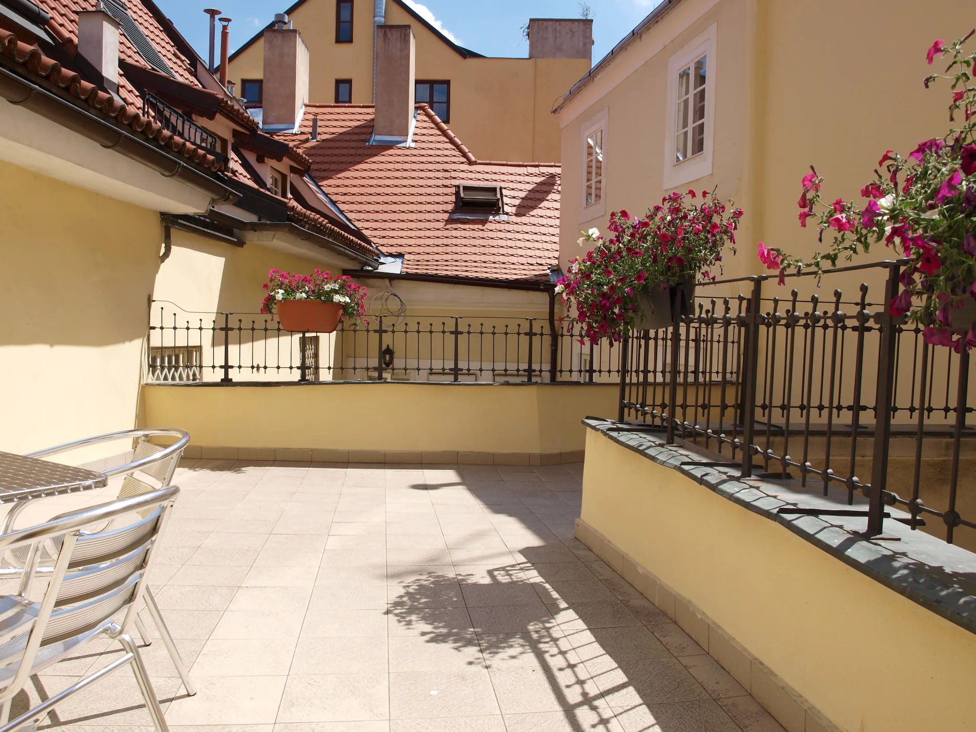 1 Bedroom Standard Single room single bed
