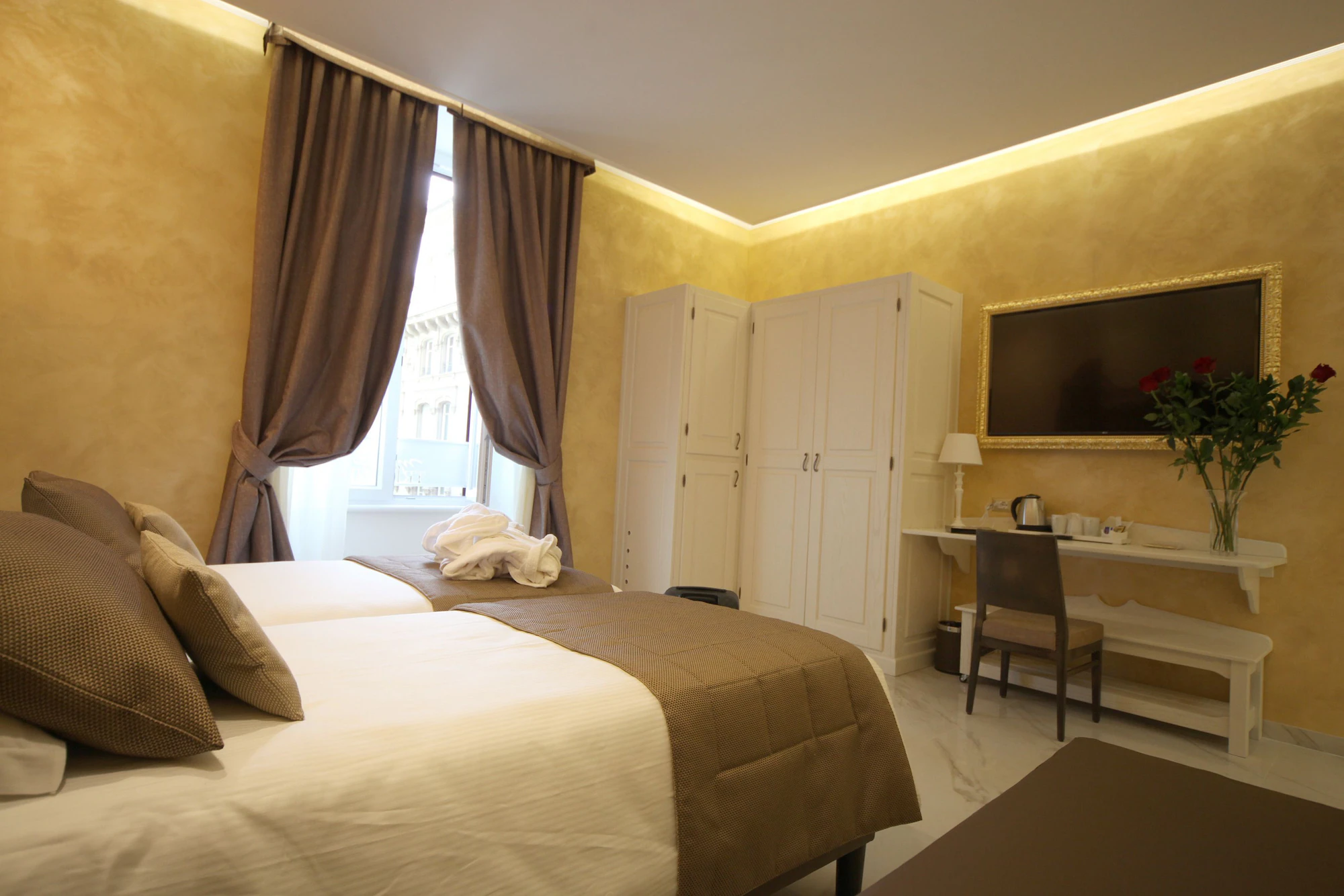2 Bedrooms Deluxe Quadruple Suite twin beds