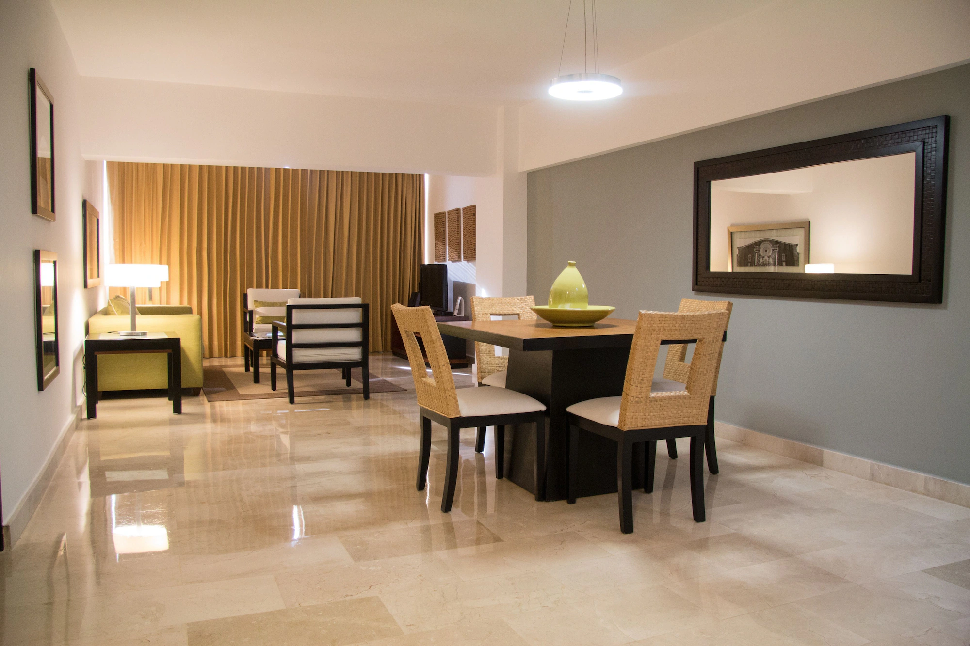 1 Bedroom Double Suite full double bed