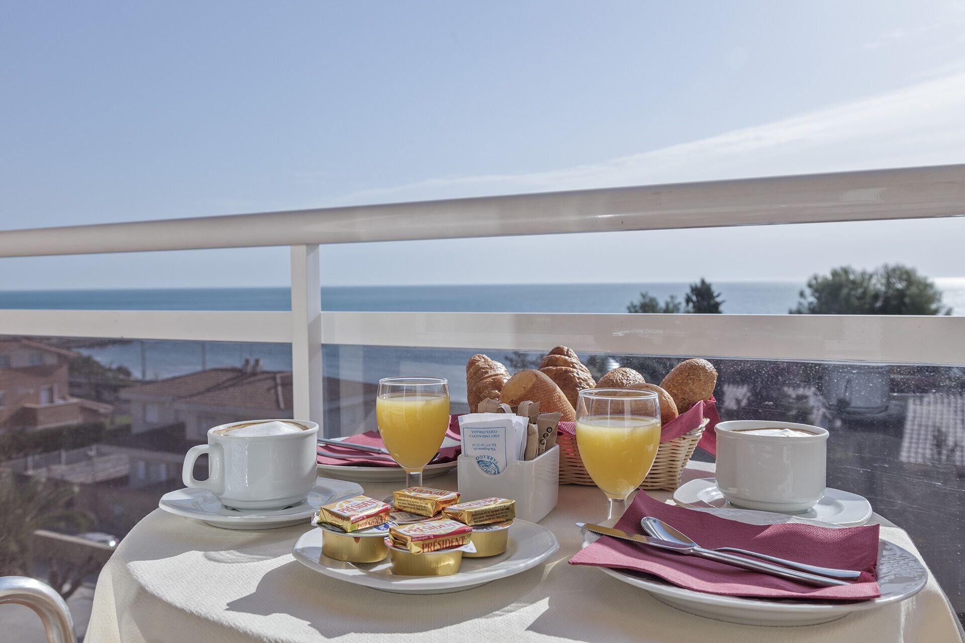 Hotel Sant Jordi exterior