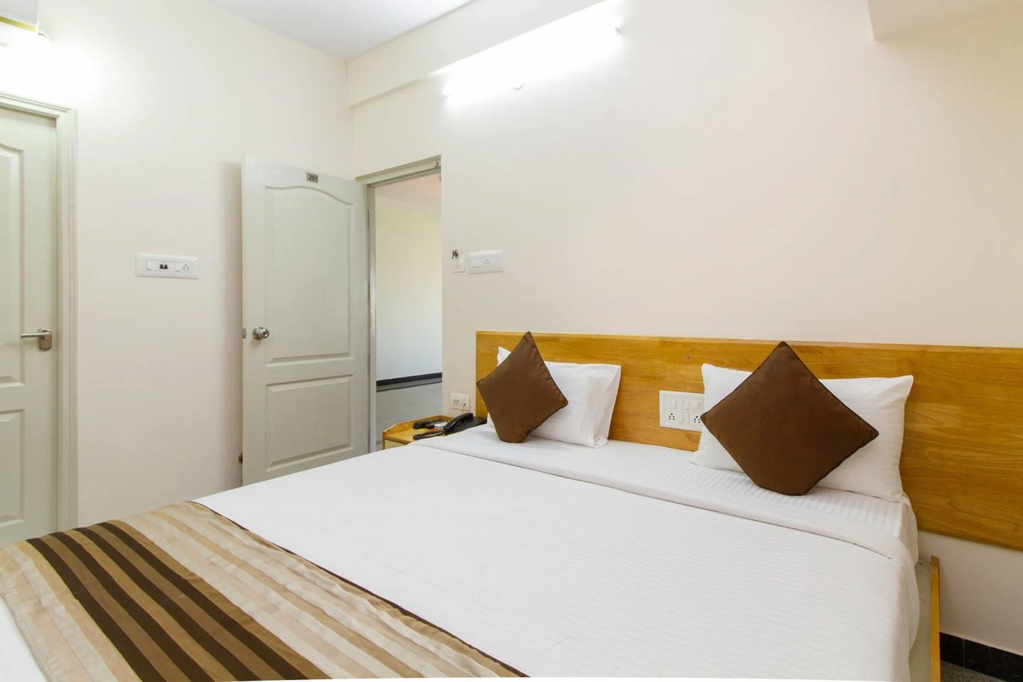 Double Suite full double bed