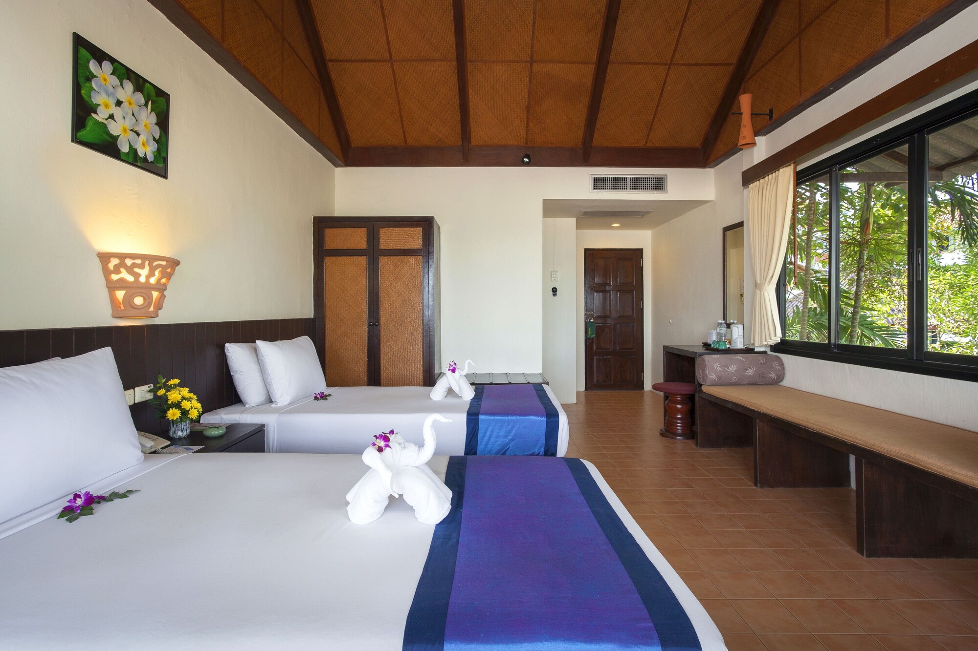 Deluxe Double room with pool view twin beds