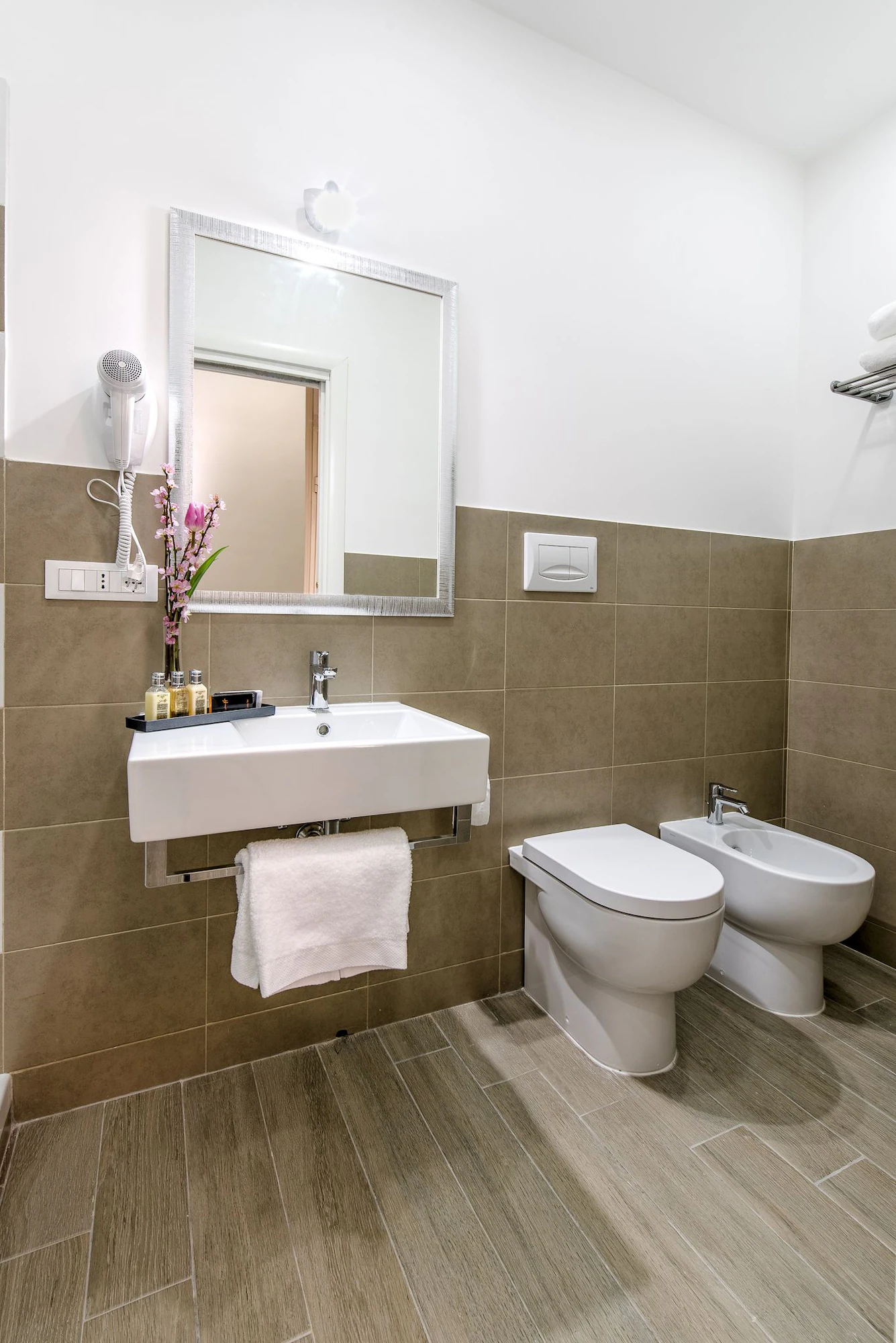 Standard Single room full double bed