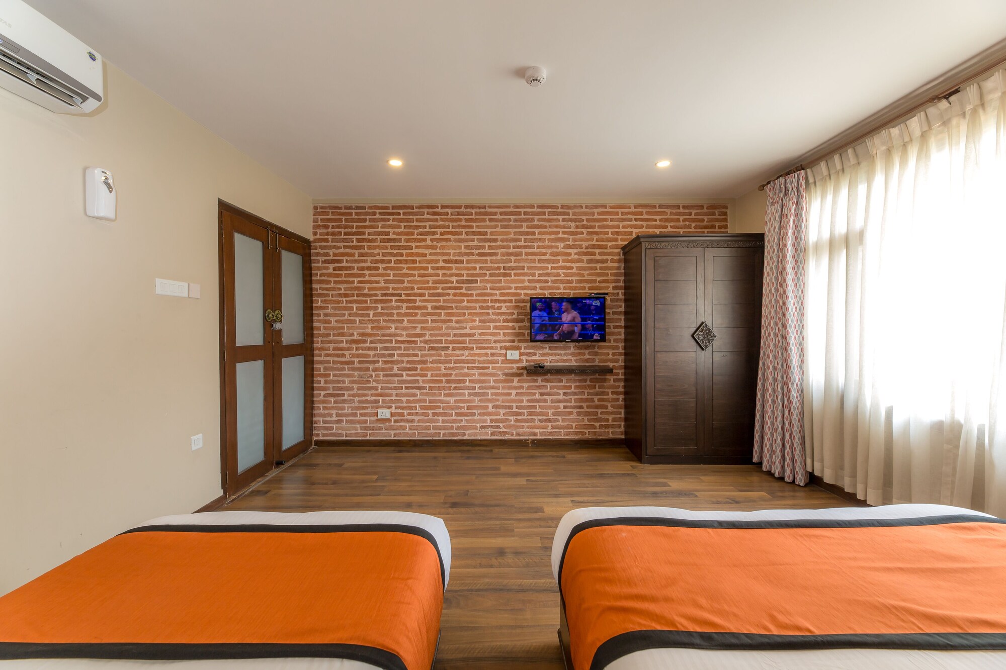 1 Bedroom Deluxe Double room twin beds