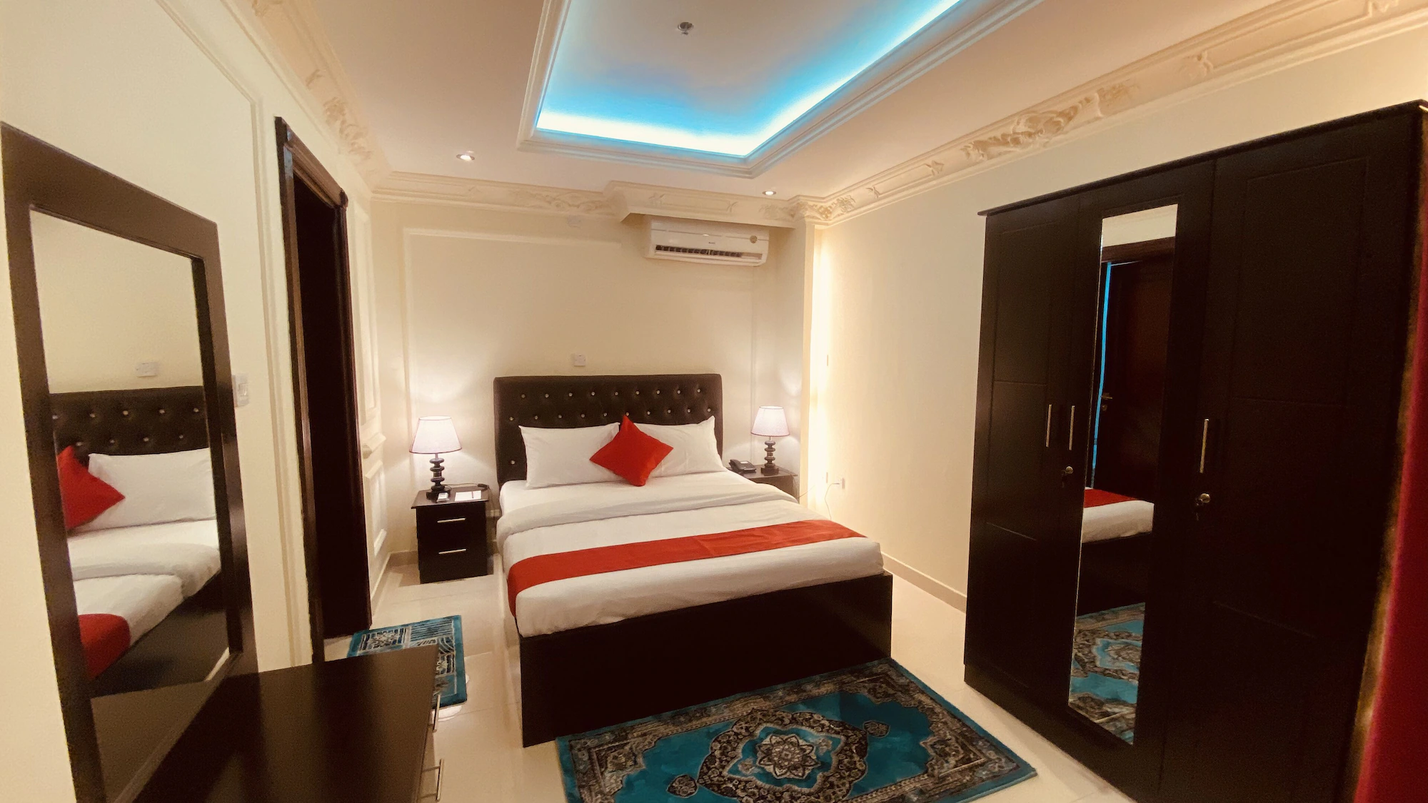 Deluxe Double Suite full double bed