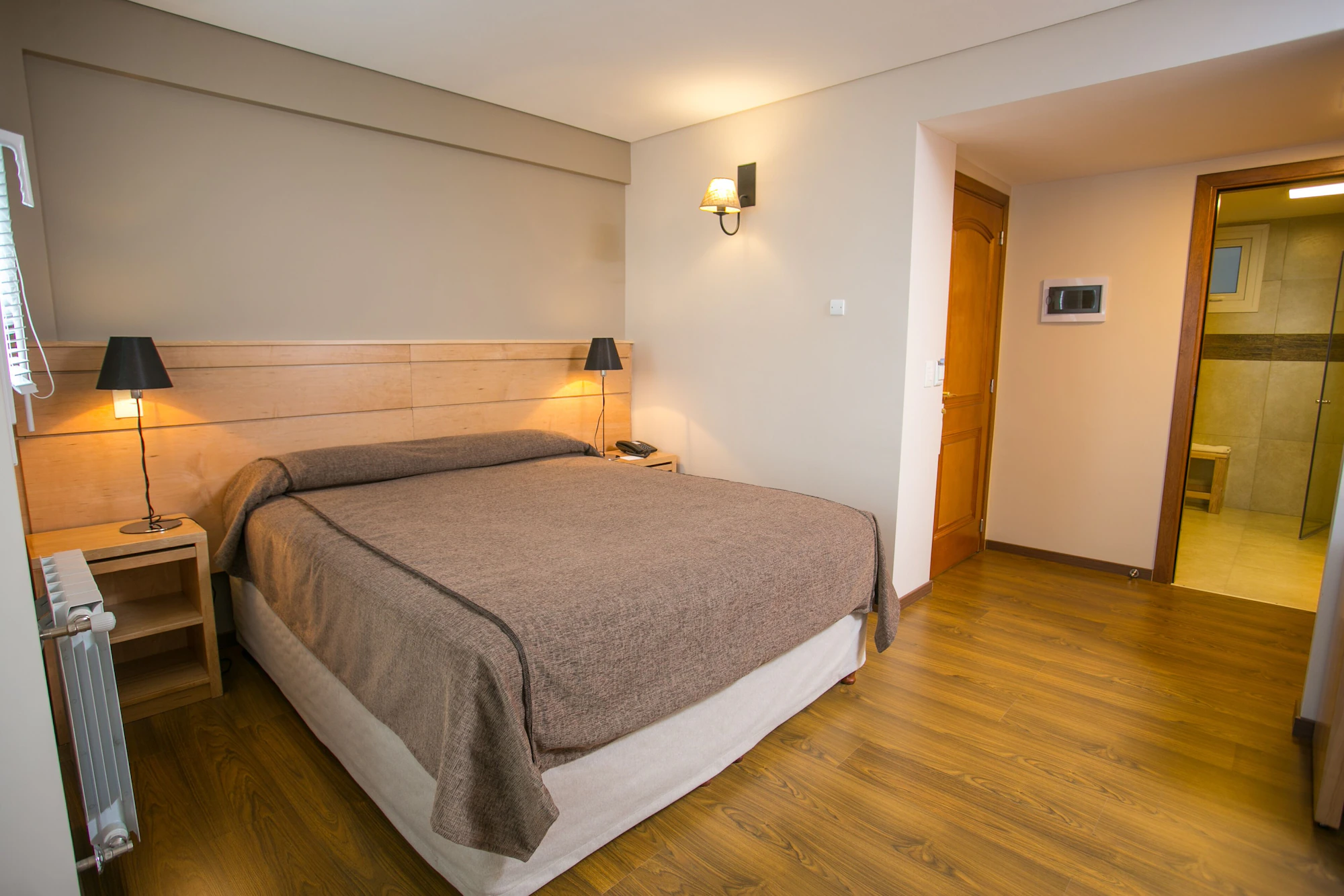 Classic Double room with city view full double bed