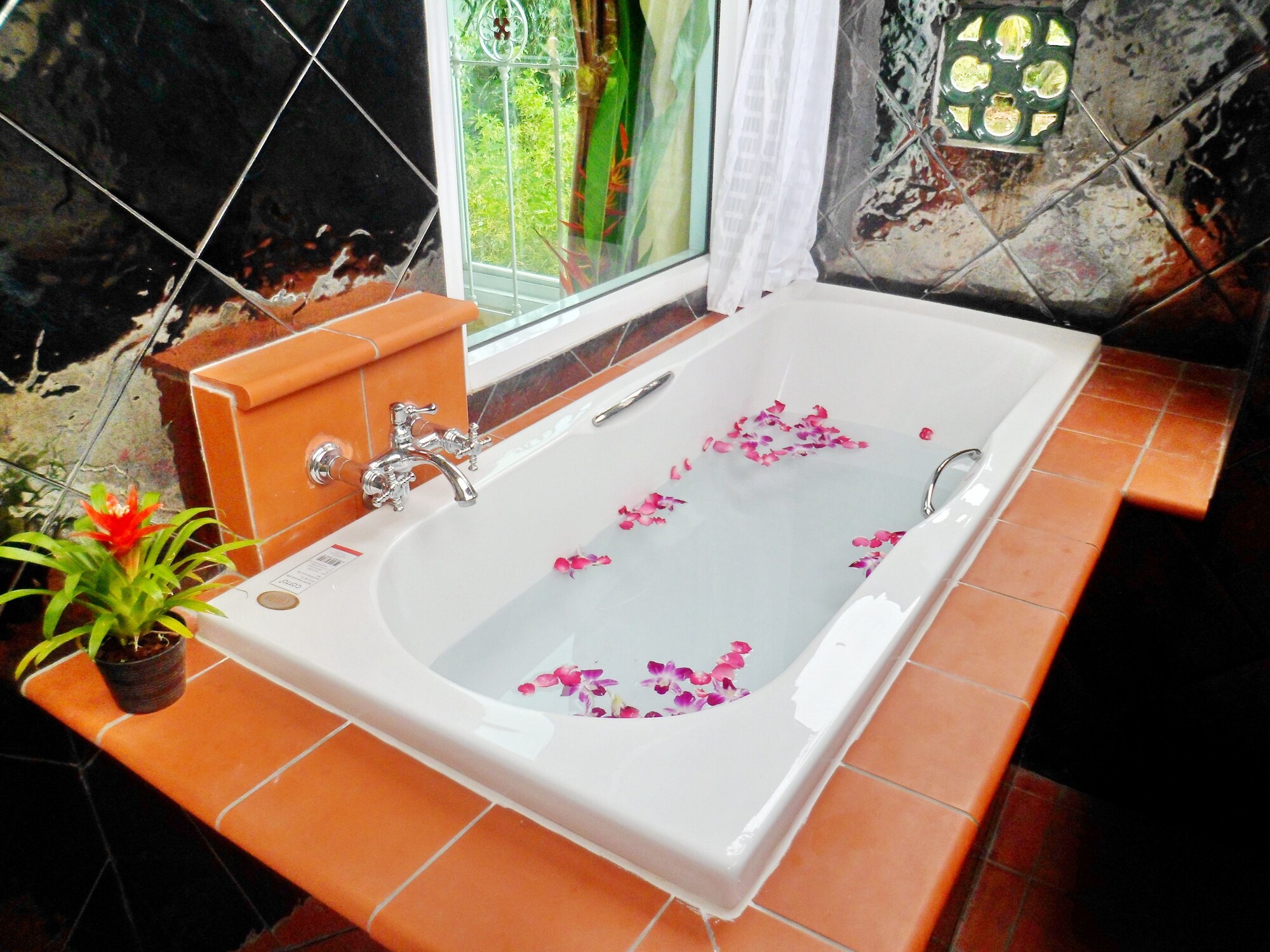 Deluxe Double room with garden view full double bed
