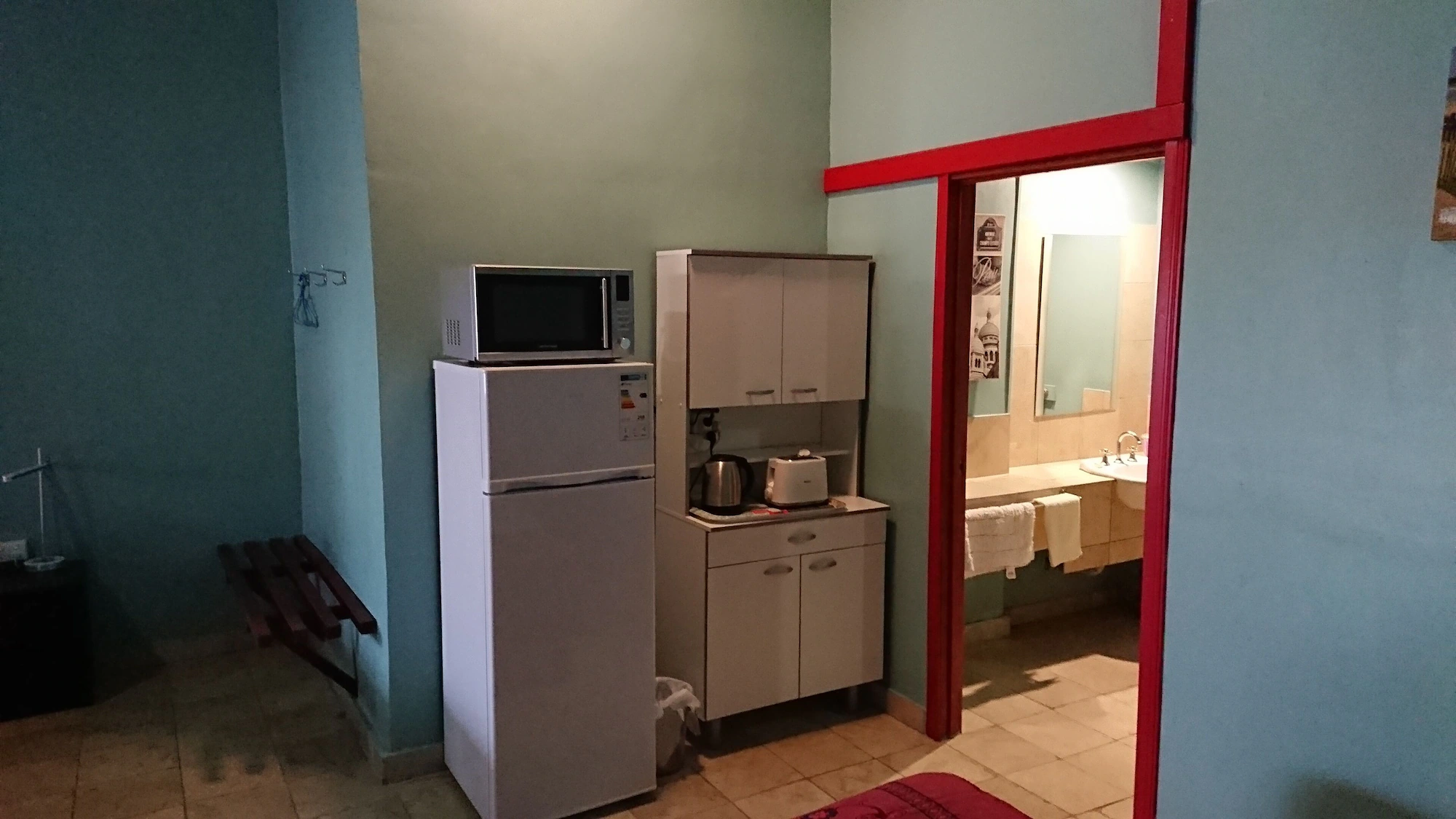 1 Bedroom Standard Triple Basement Suite with pool view single bed