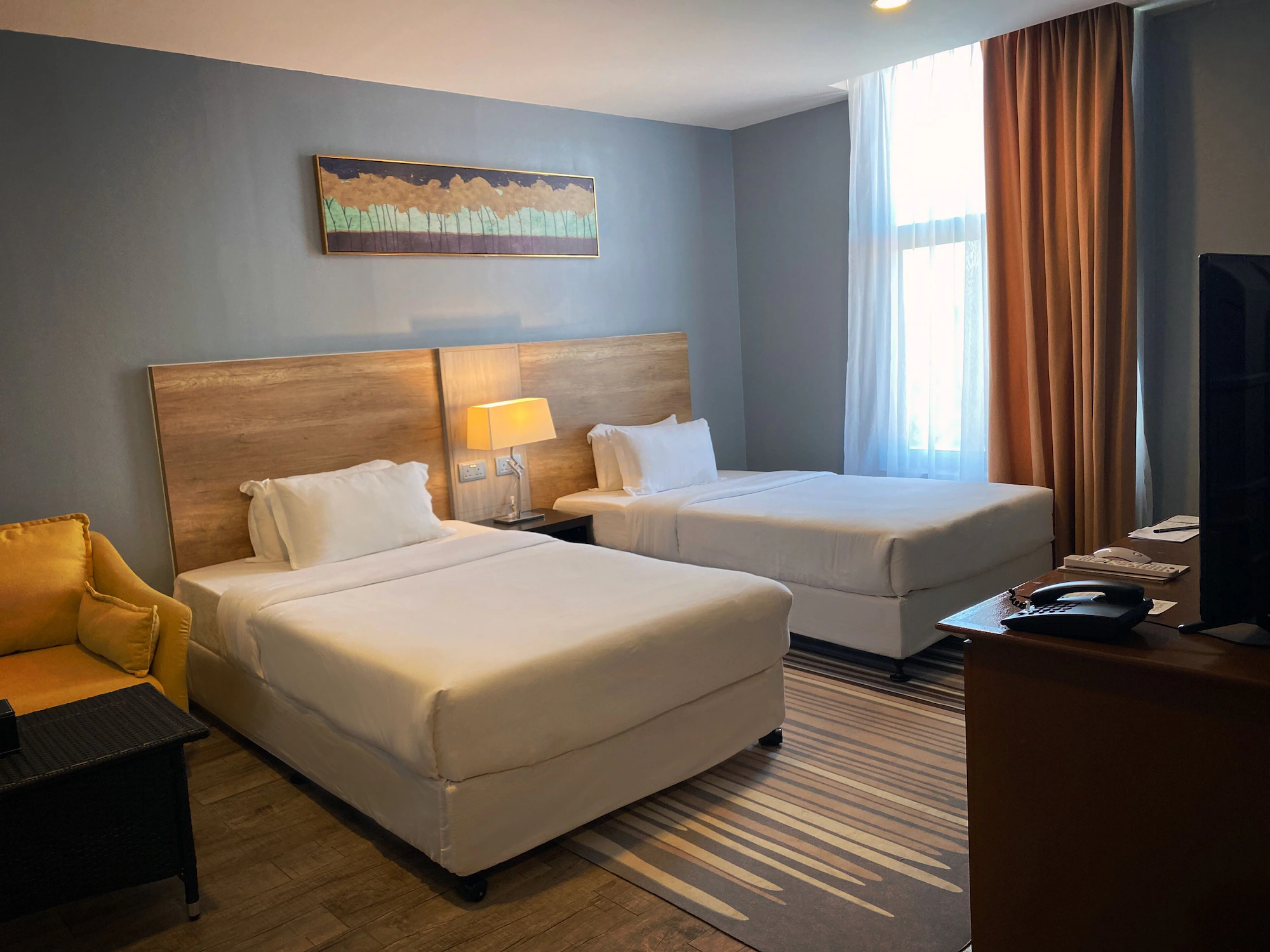 1 Bedroom Deluxe Single Suite full double bed