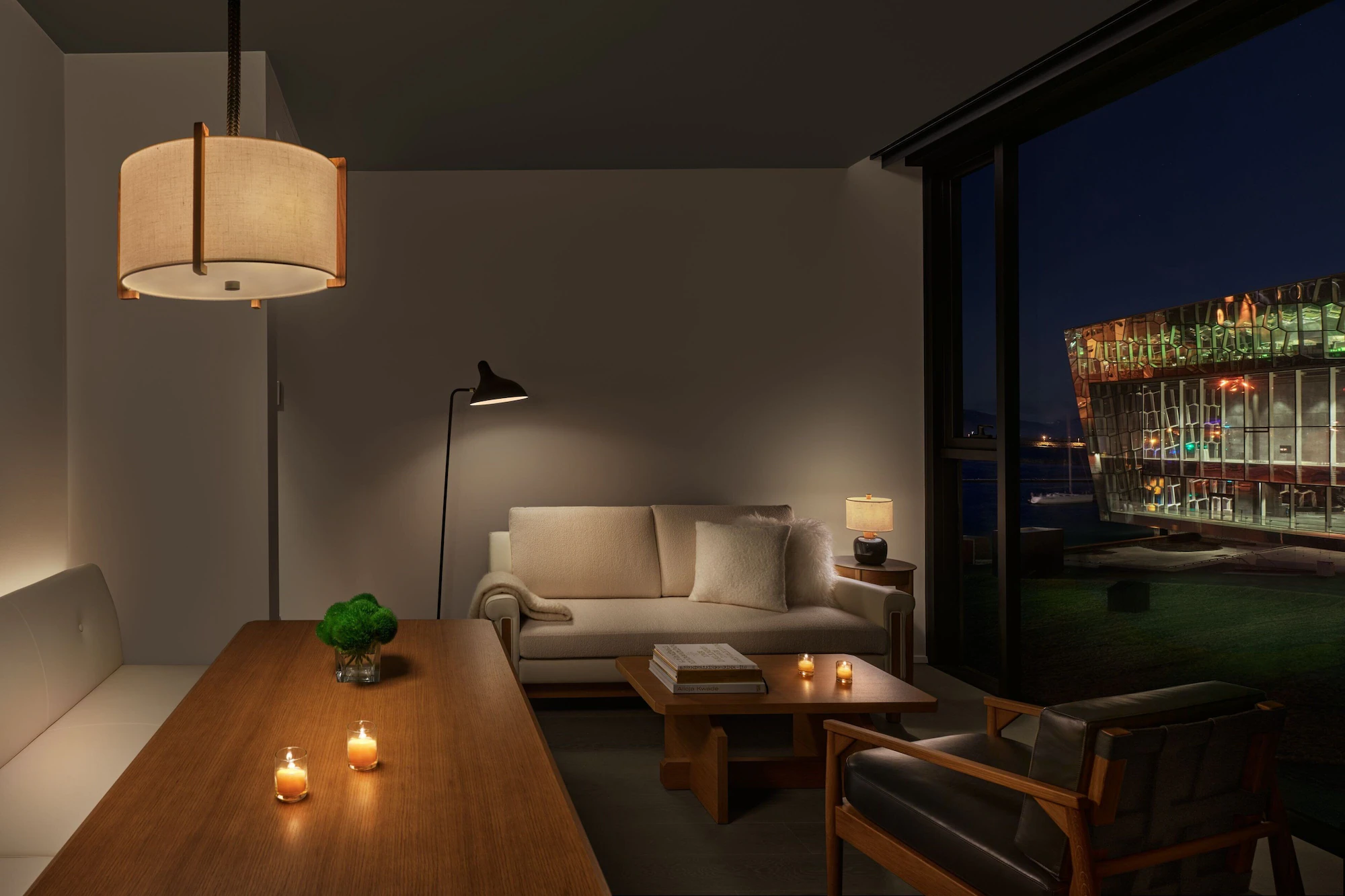 1 Bedroom Deluxe Double Suite with view full double bed