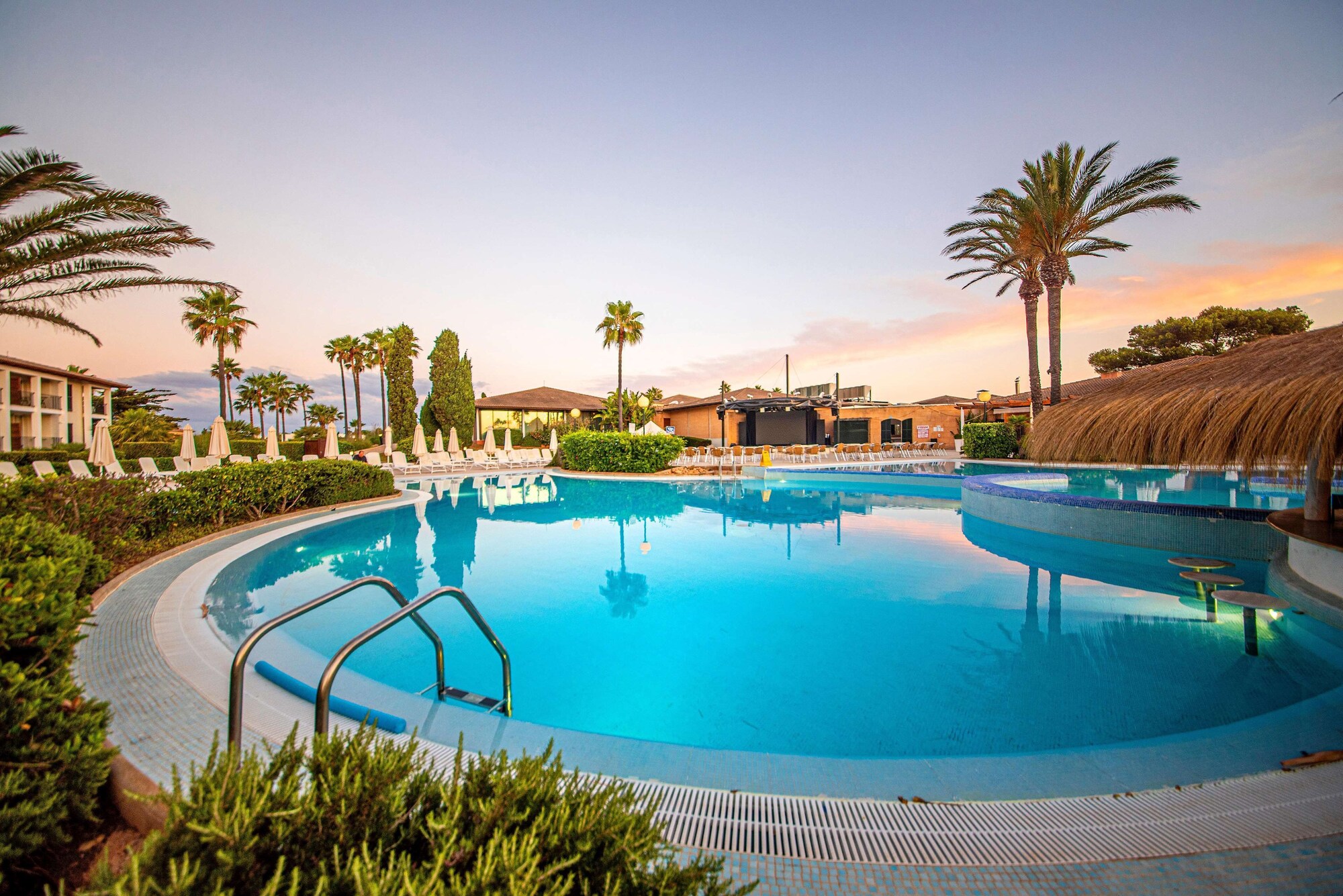1 Bedroom Double Suite full double bed