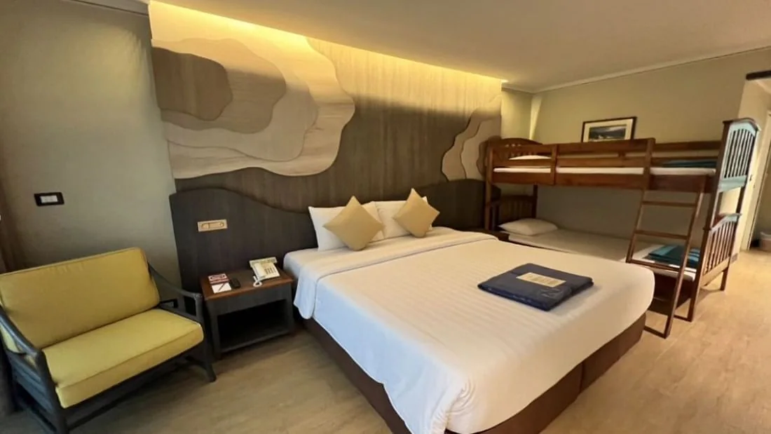 Deluxe Double room with pool view twin beds