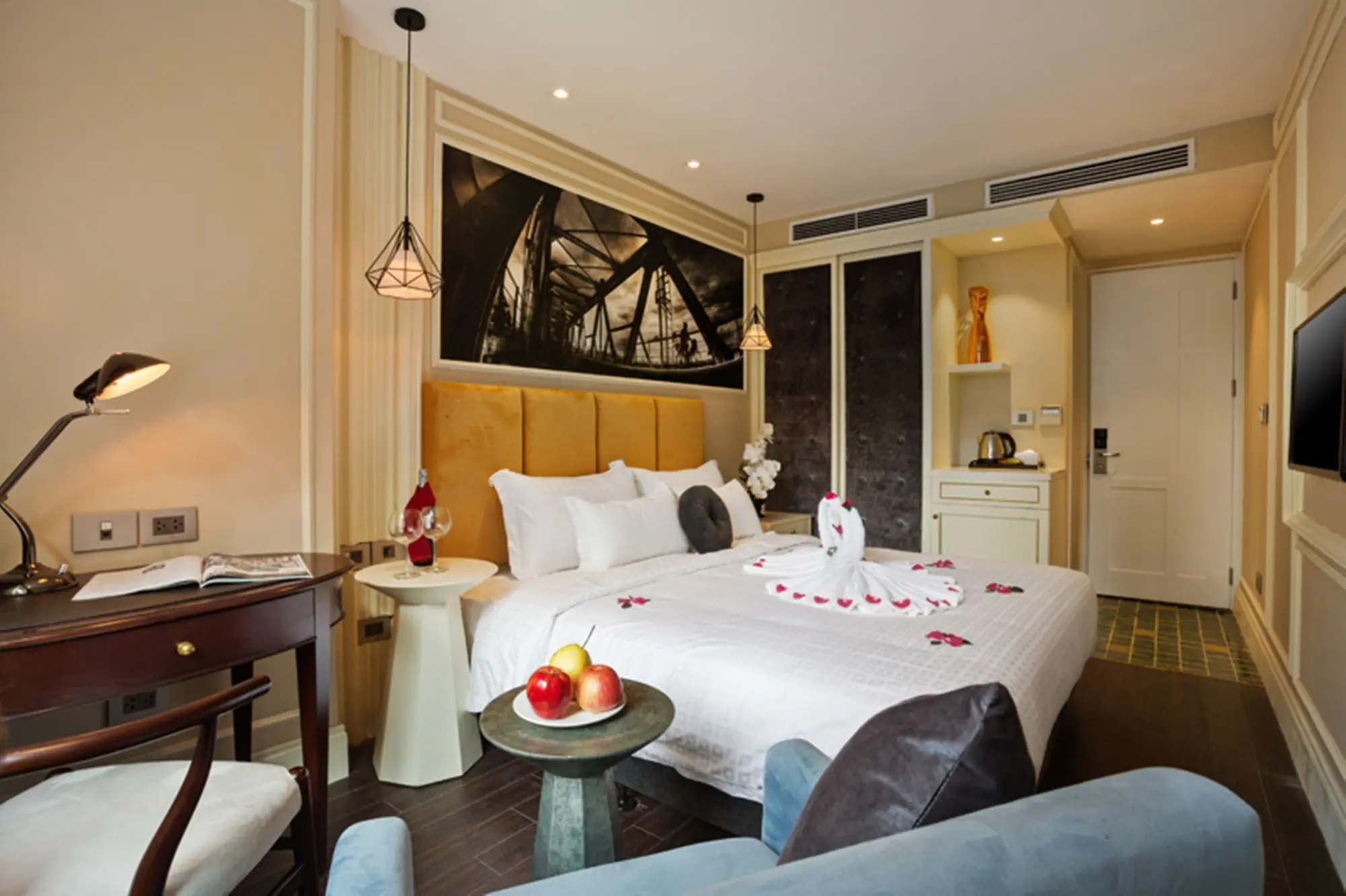 Deluxe Double room with city view